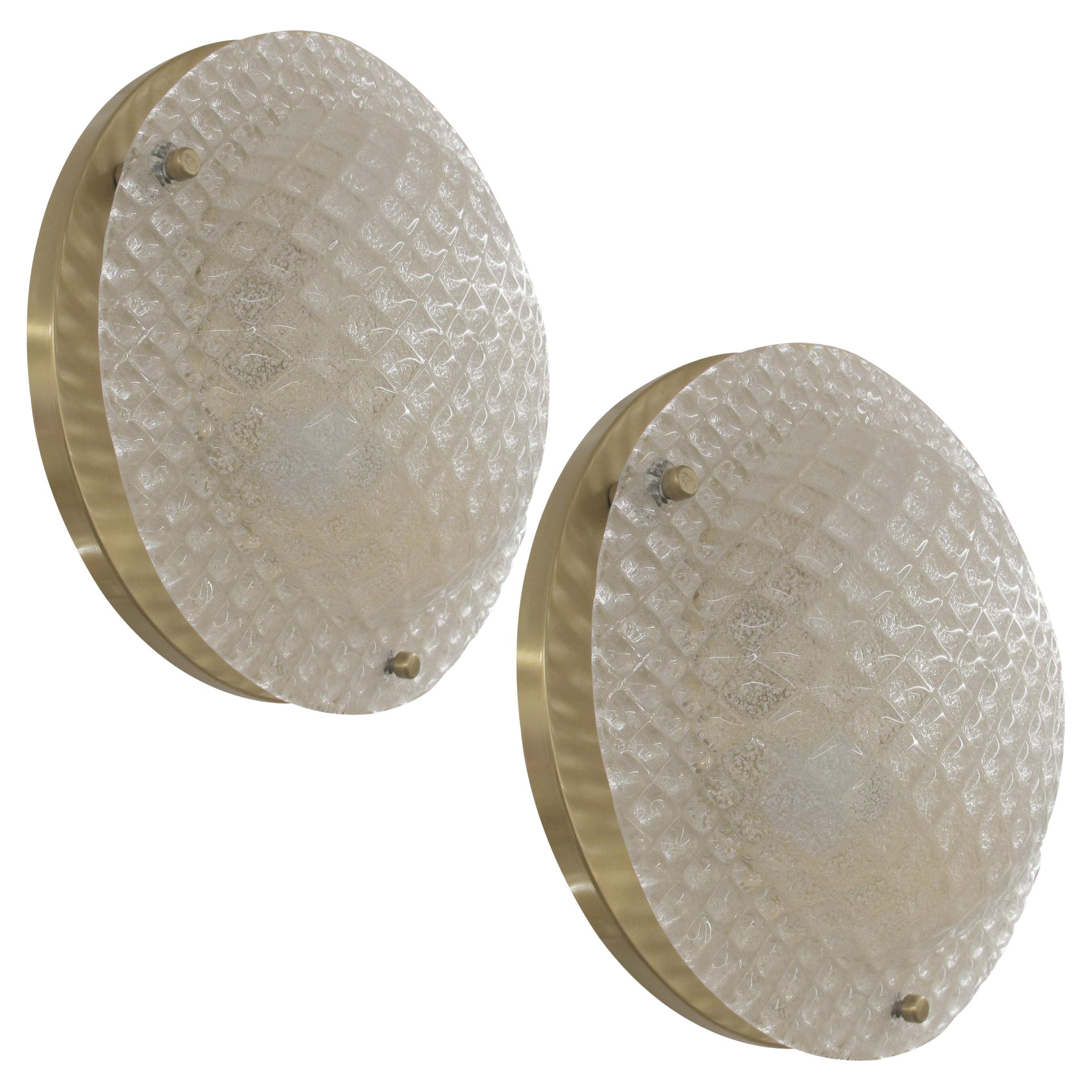 Coppia di grandi luci tedesche da parete o soffitto in vetro e ottone, anni
70