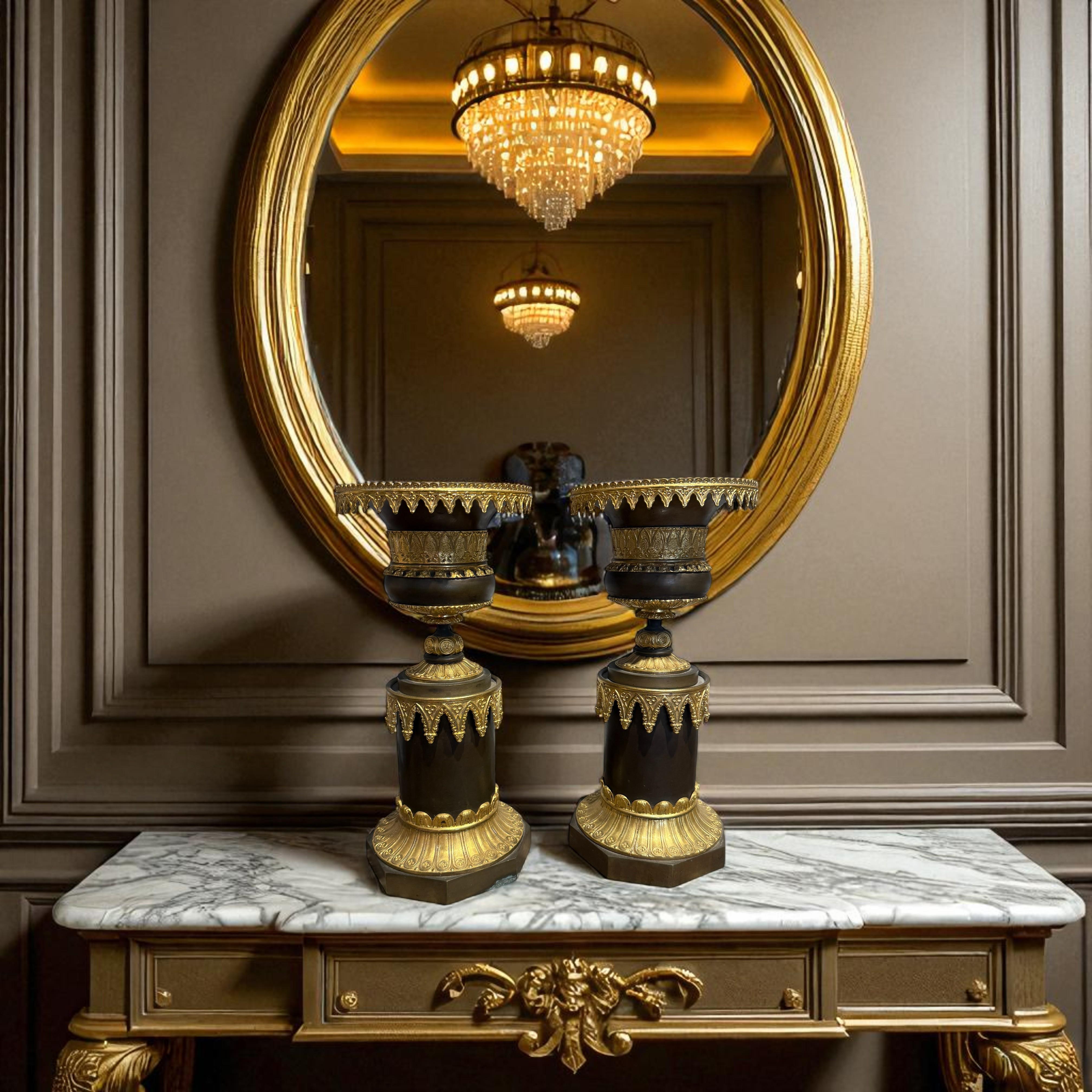 Paire de grands vases à cassolette en bronze doré et patine brune, époque Charles X en vente 5
