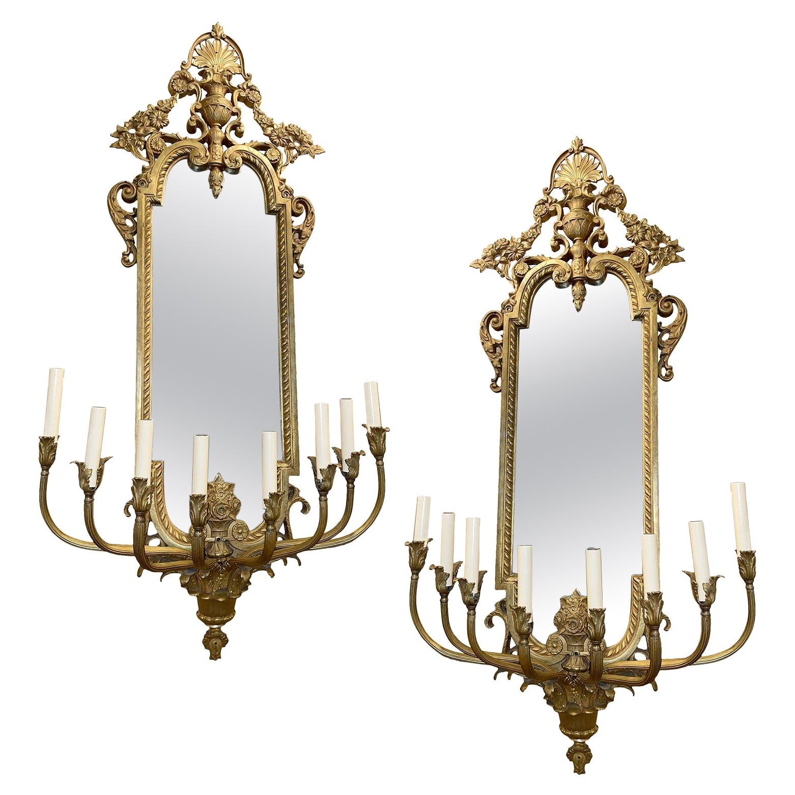 Coppia di grandi appliques in bronzo dorato