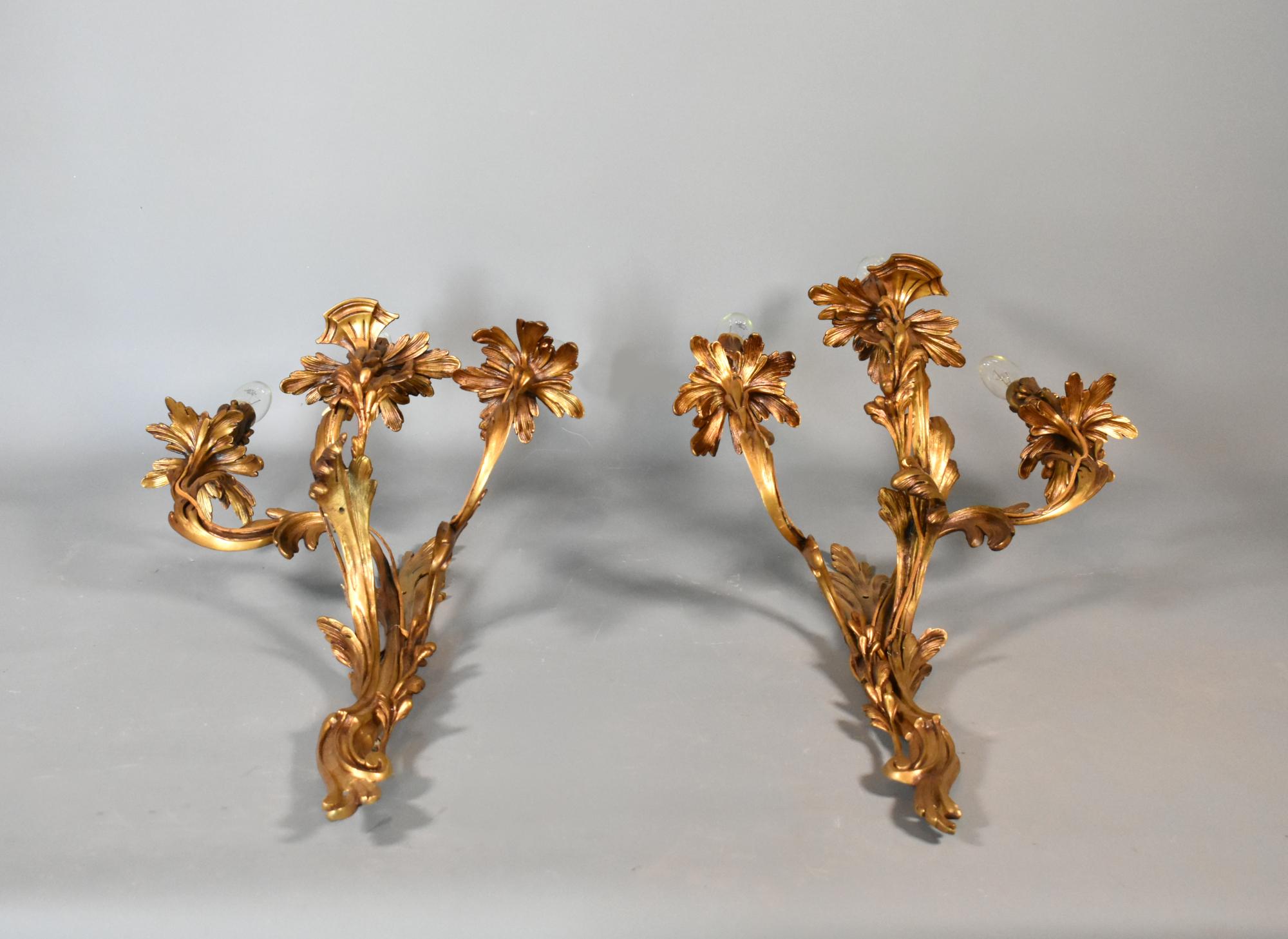 Pair of Large Gilt Bronze Wall Sconces Louis XV Style In Good Condition For Sale In SAINTE-COLOMBE, FR
