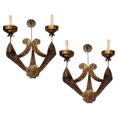 Pareja de grandes candelabros de hierro dorado