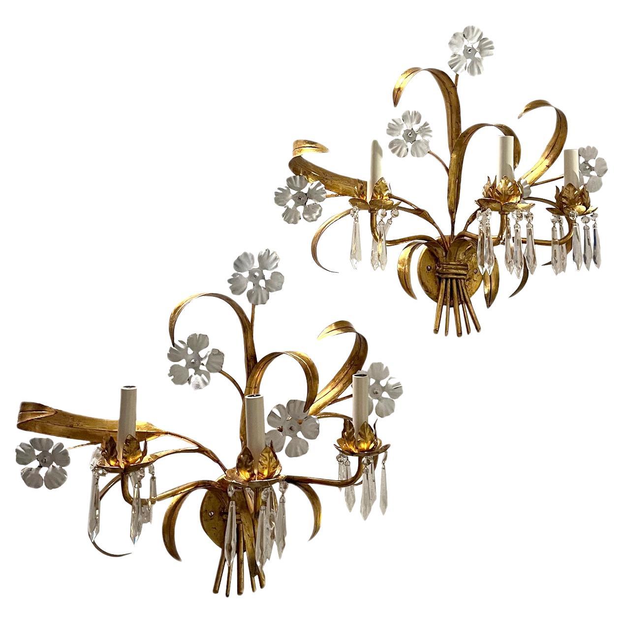 Paire de grandes appliques florales en métal doré en vente