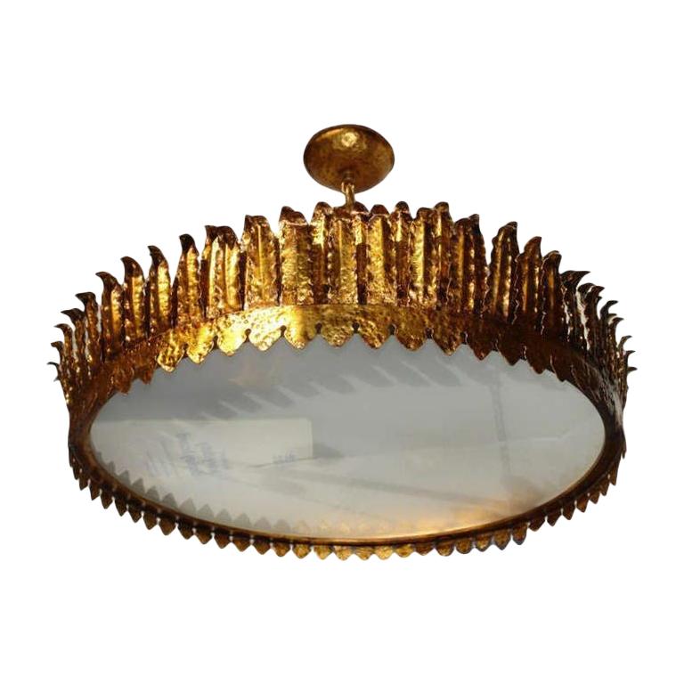 Paire de grands luminaires Sunburst en métal doré, vendus individuellement en vente