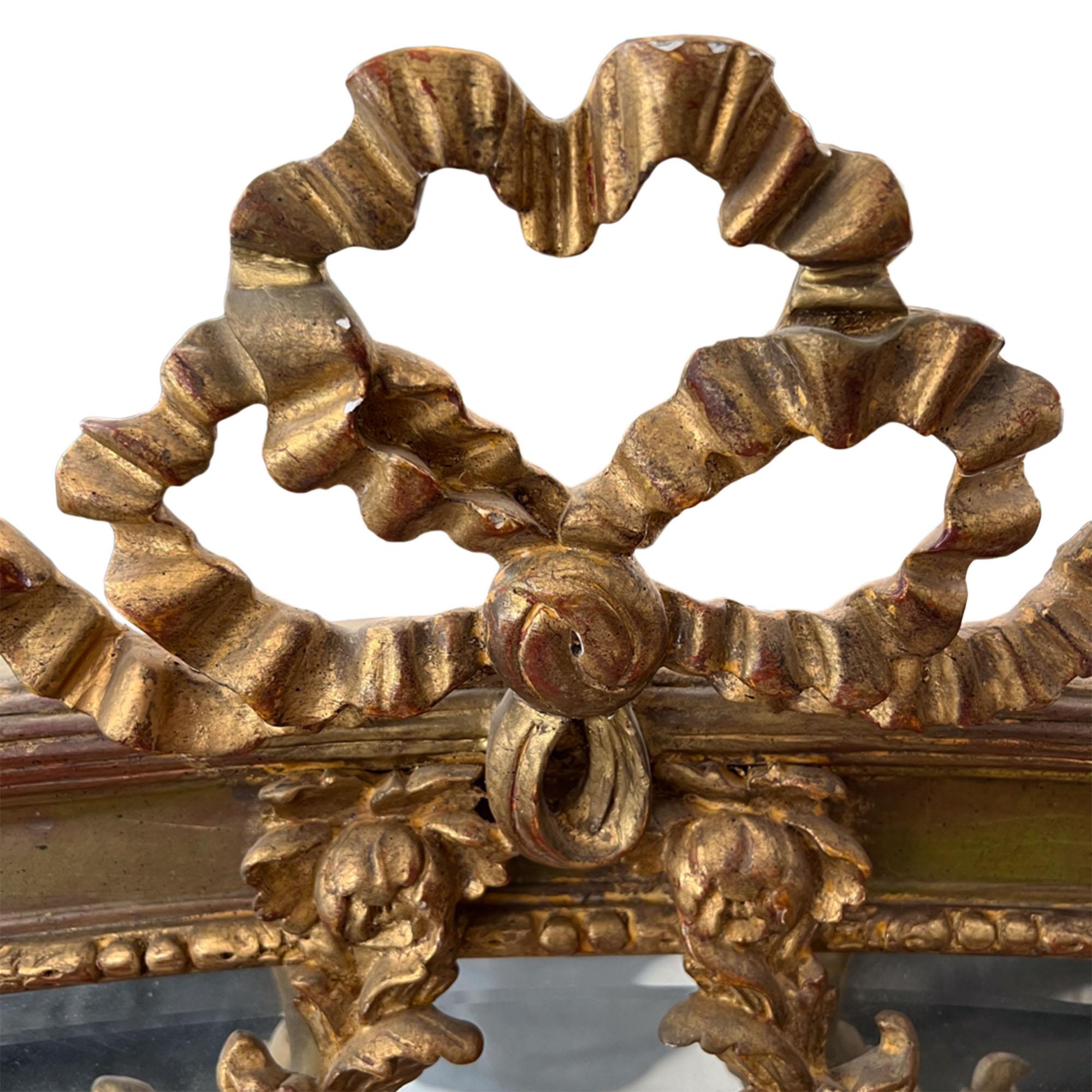 Zwei große Spiegel aus Giltwood mit geschnitzten Holzblättern und Blumen, CIRCA 1900 (Französisch) im Angebot