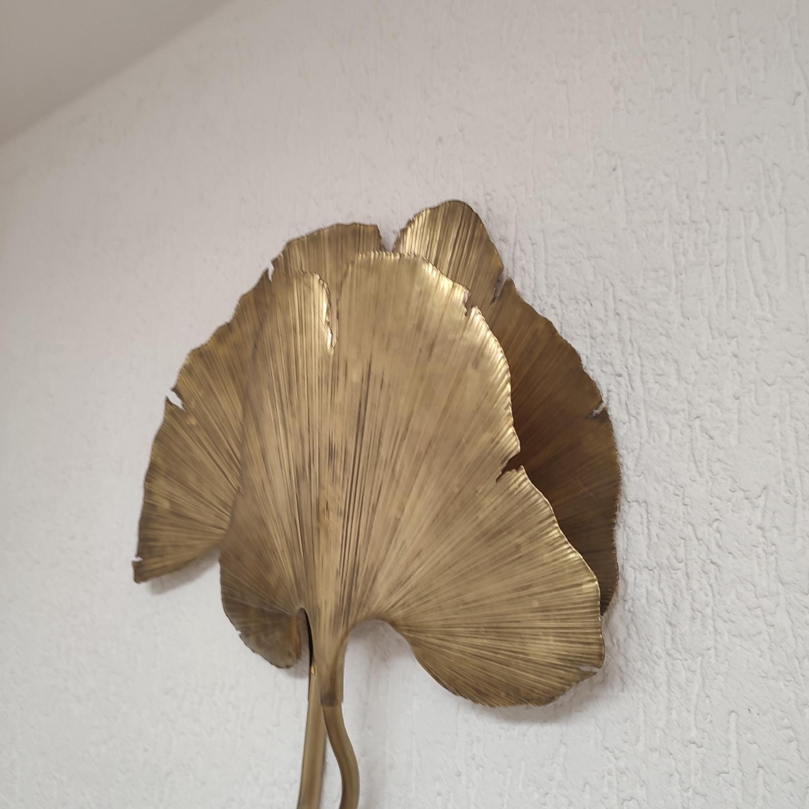 Pair of Large Ginkgo Leave Brass Wall Lights, Organic Shape, Tommaso Barbi Style im Angebot 4