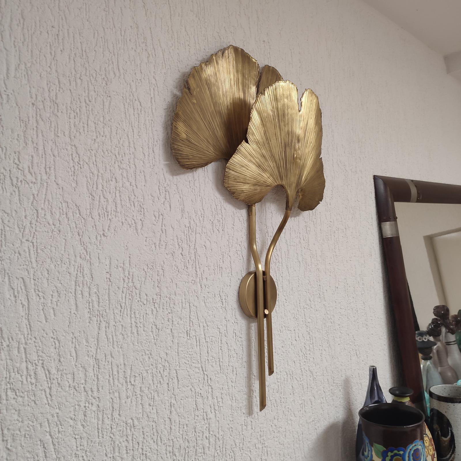 Pair of Large Ginkgo Leave Brass Wall Lights, Organic Shape, Tommaso Barbi Style (Europäisch) im Angebot