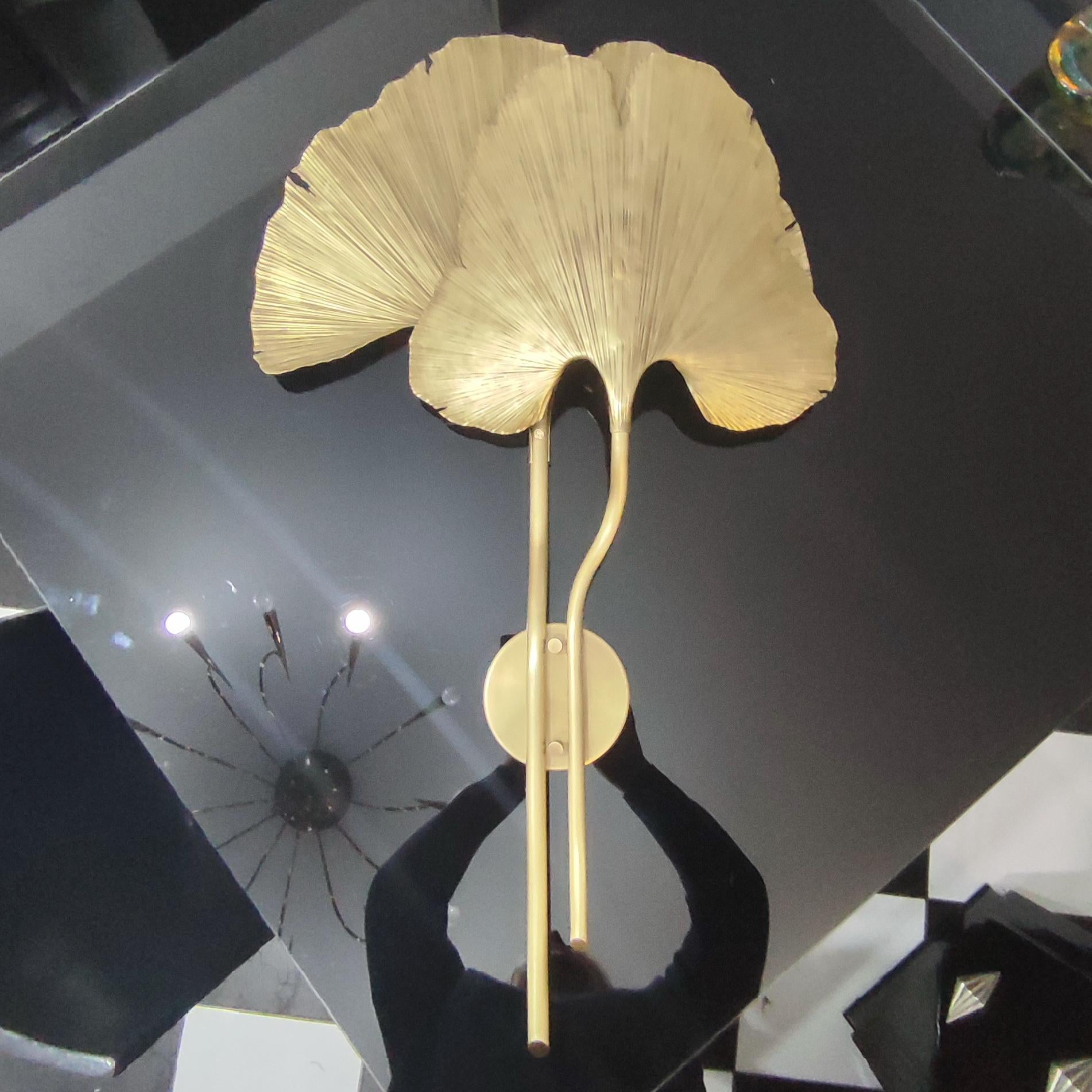 Pair of Large Ginkgo Leave Brass Wall Lights, Organic Shape, Tommaso Barbi Style im Zustand „Neu“ im Angebot in Bochum, NRW