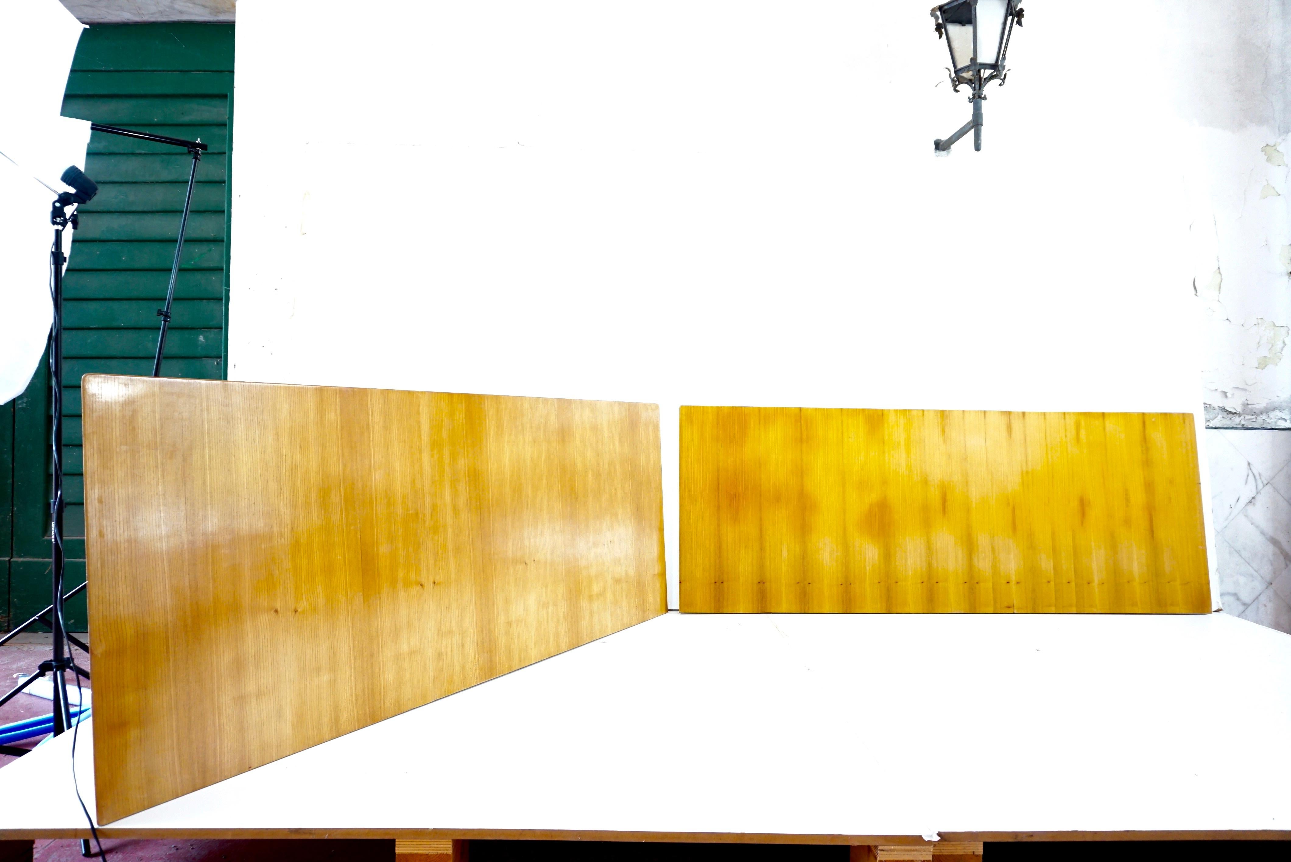 Ein Paar einzigartiger Holzpaneele von Gio Ponti aus der Einrichtung des Hotel Royal in Neapel, 1955.
Hergestellt von Giordano Chiesa by Dassi.
kirschbaum
dicker Rand mit Eulenschnabel
diese Stücke stammen aus der ursprünglichen Einrichtung der