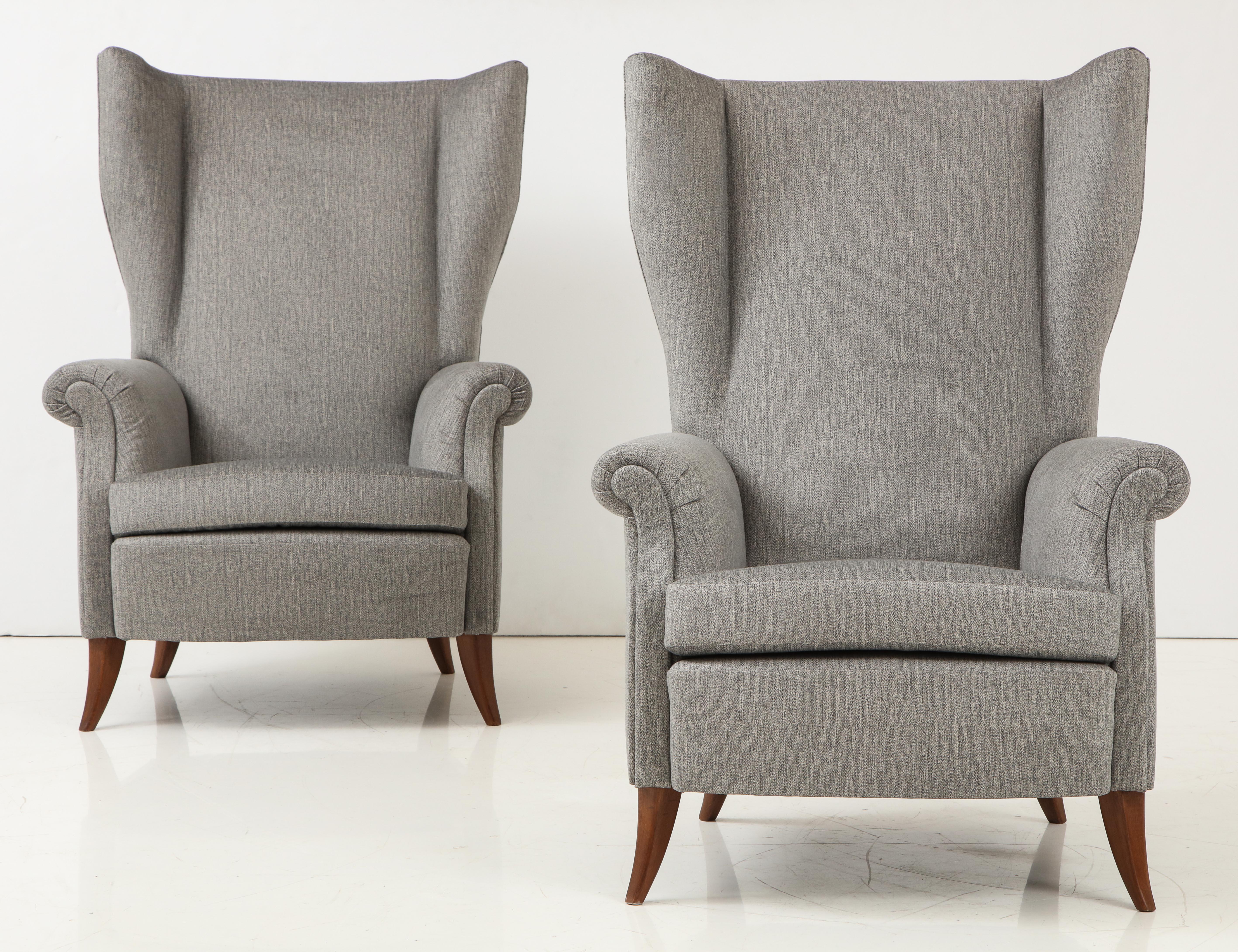20th Century Pair of Large Gio Ponti Style Midcentury Gray Italian Lounge Chairs
