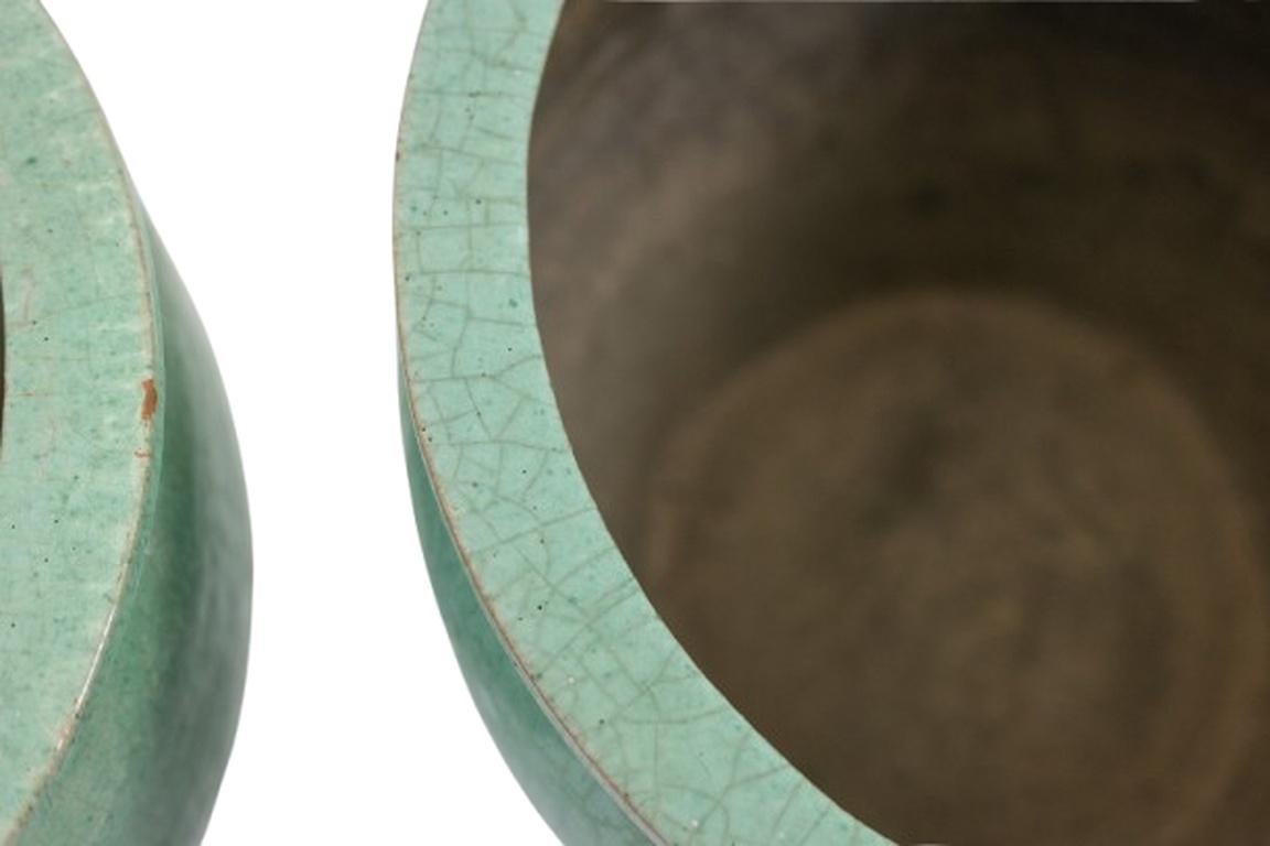 Coppia di grandi fioriere in terracotta smaltata. 1950s. in vendita 2