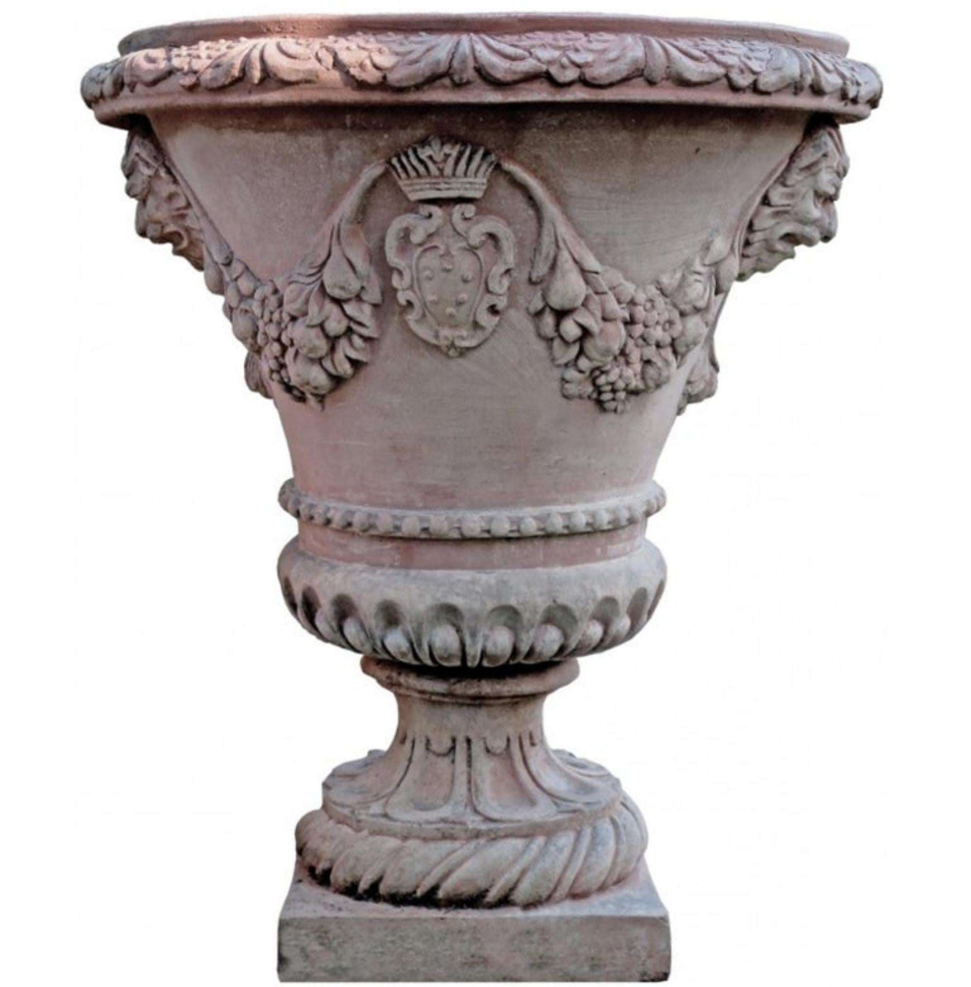 italien Paire de grands vases gobelets avec emblème Médicis Début du 20ème siècle en vente