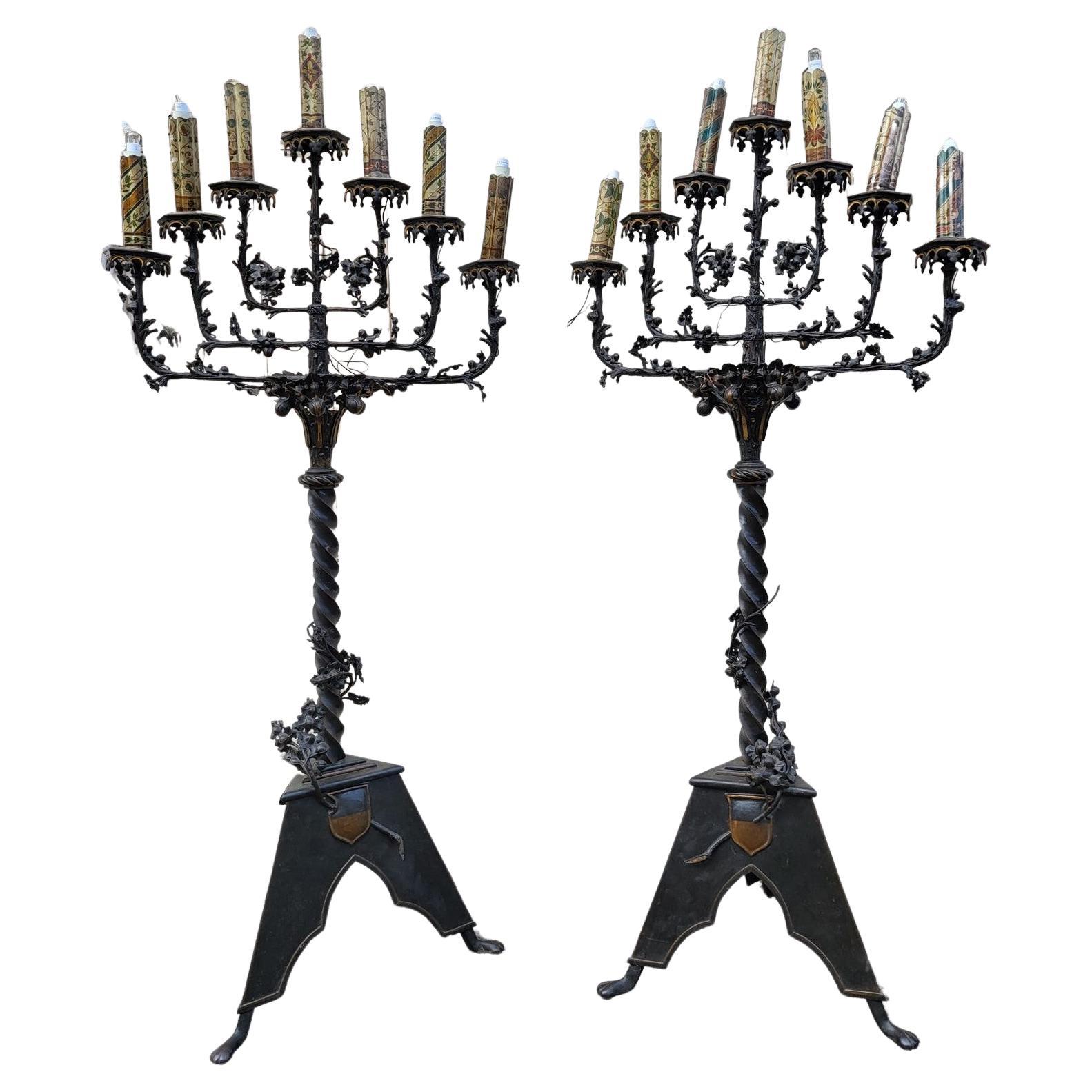 Paire de grands candélabres gothiques, 19ème siècle en vente