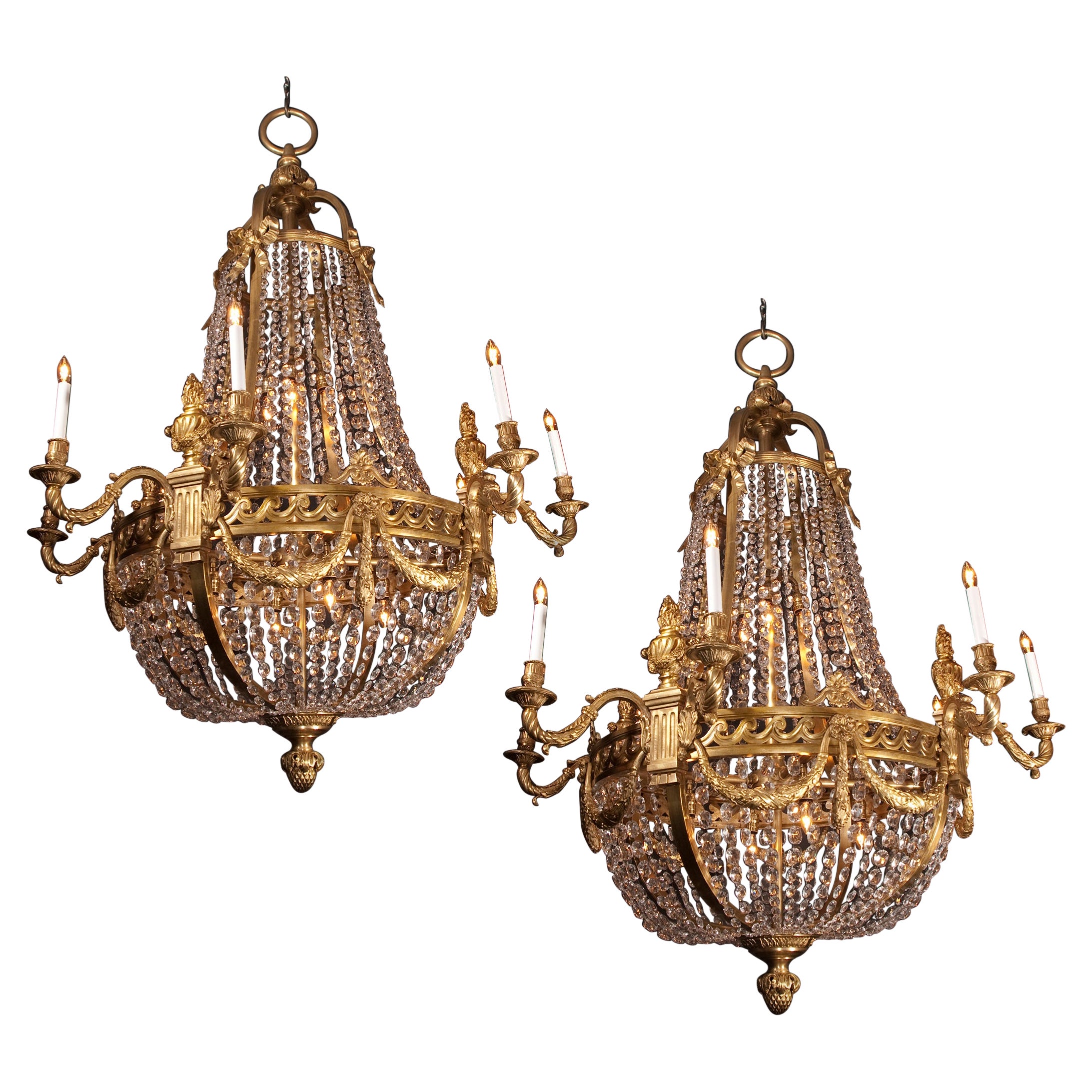 Pareja de grandes arañas Luis XVI de bronce y cristal, francesas del siglo XIX
