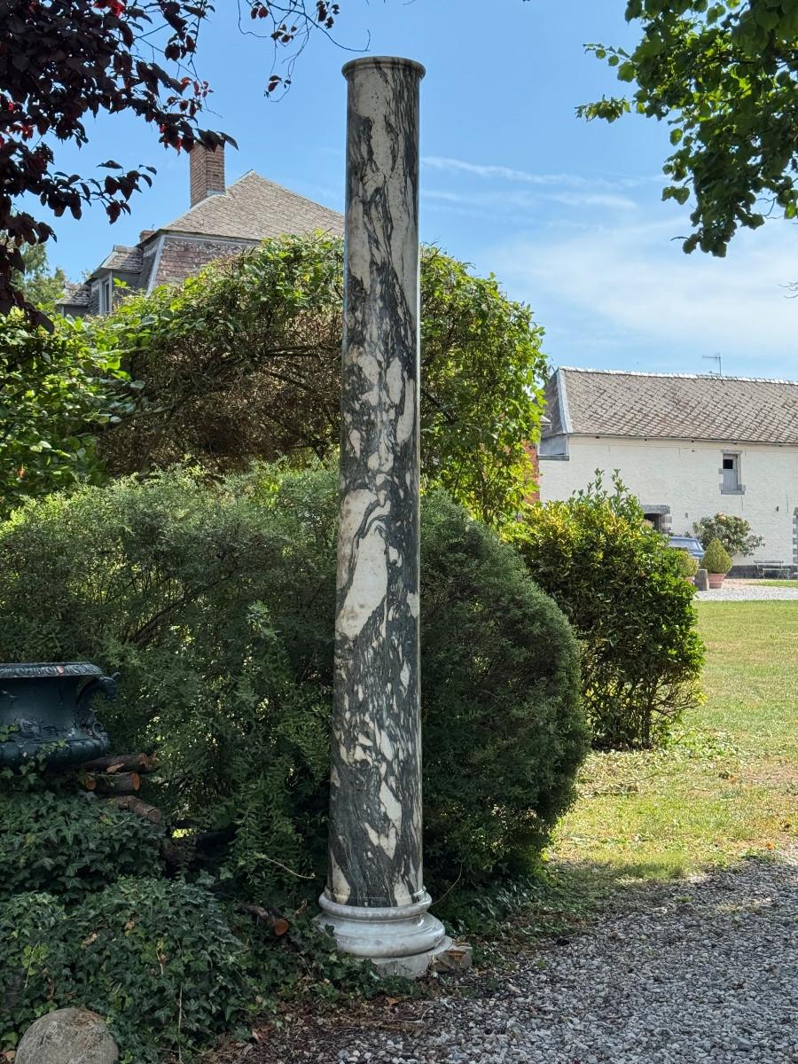 Pair of large green and white cipollino marble columns, 294 cm high, Italy In Excellent Condition For Sale In Honnelles, WHT