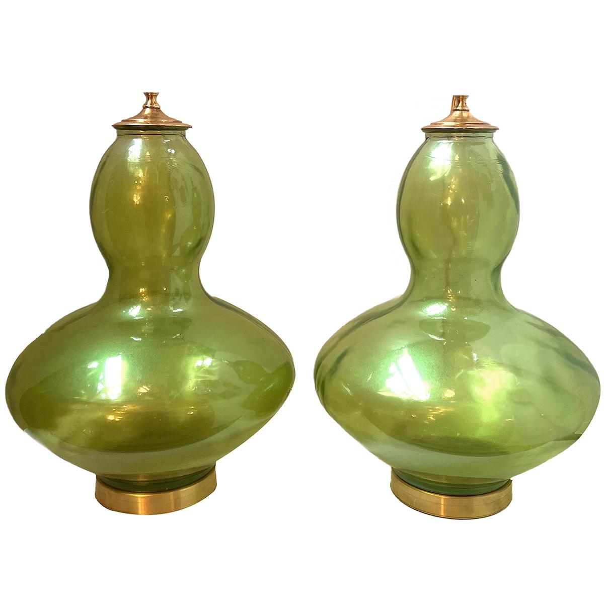 Paar Murano-Lampen aus geblasenem Glas mit vergoldeten Sockeln, circa 1960er Jahre.

Abmessungen:
Höhe des Körpers: 20.5