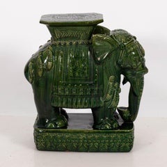 Paire de grands sièges de jardin éléphants en terre cuite émaillée verte