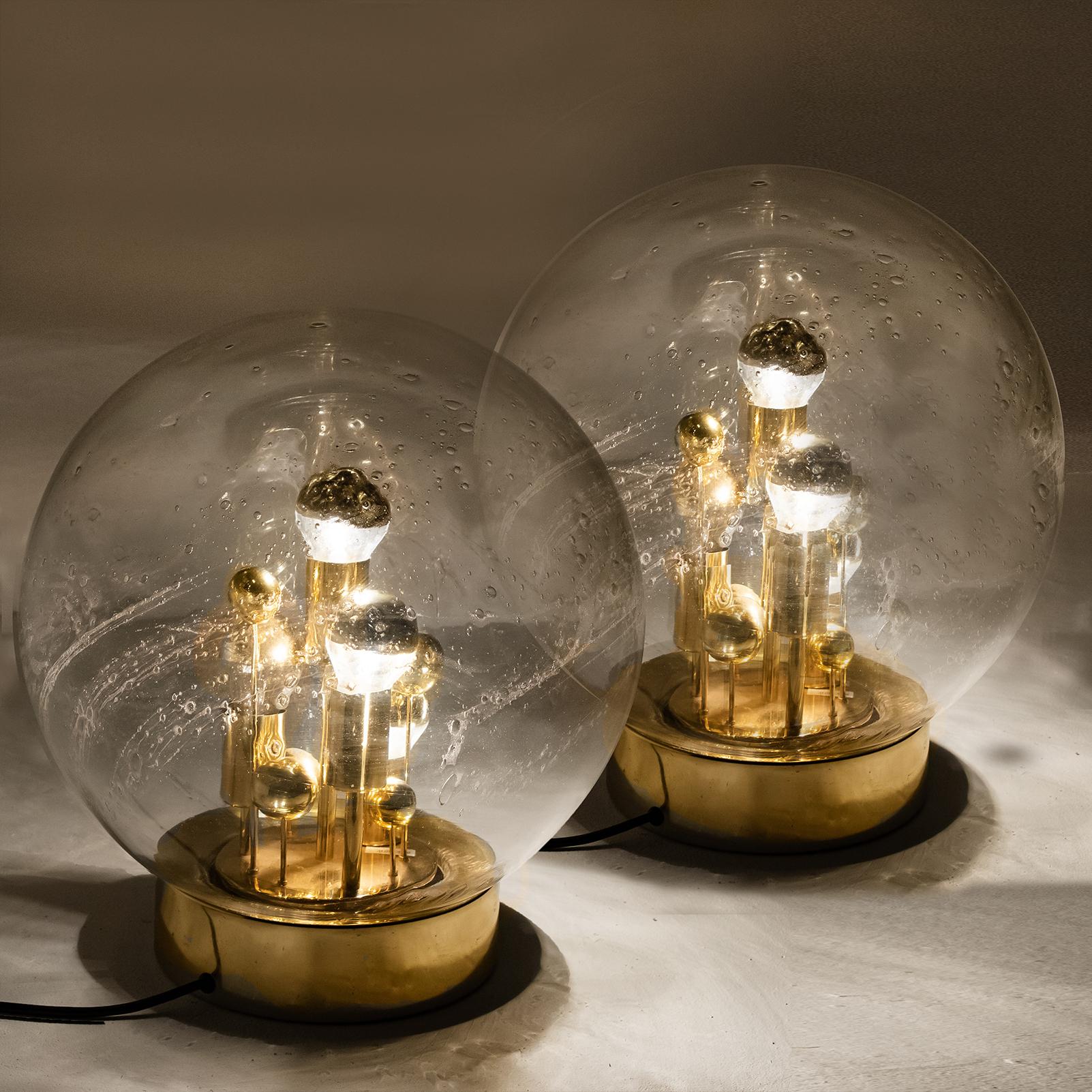 Allemand Paire de grandes lampes de bureau Doria en verre bullé soufflé à la main, 1970 en vente