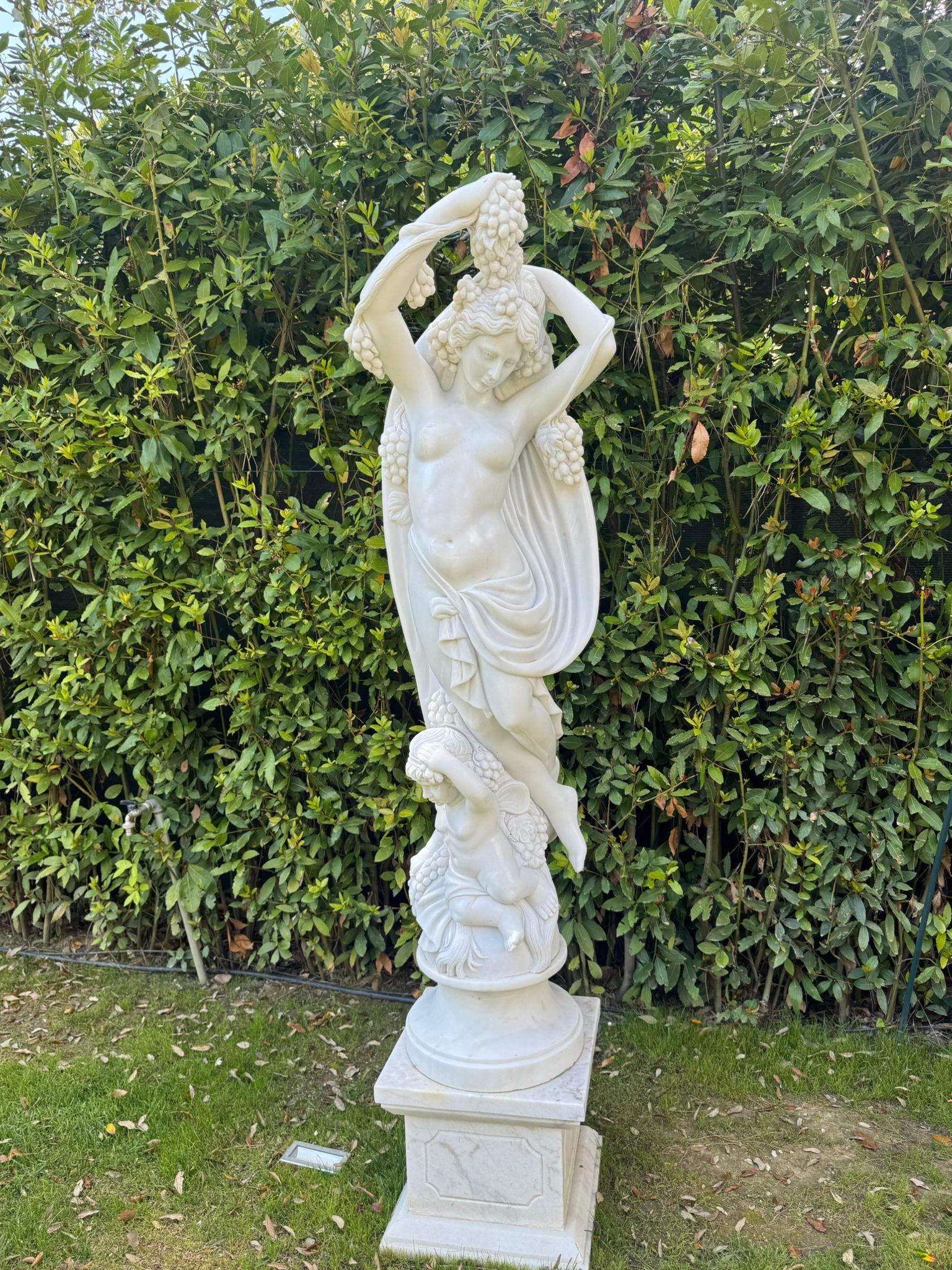 Mid-20th Century Pair of Large Hand-Carved Carrara Marble Female Sculptures 230 CM HIGH For Sale