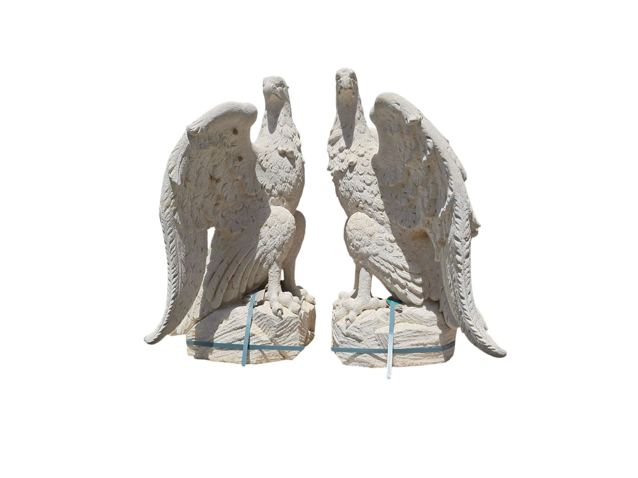 Pair of Large Hand-Carved Vicenza Stone Eagles, Italy In Good Condition For Sale In Madrid, ES