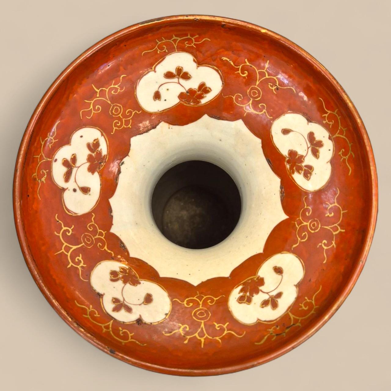 Pair of Large Hand-Painted Enameled Porcelain Vases, Japan, Meiji, 19th Century For Sale 4