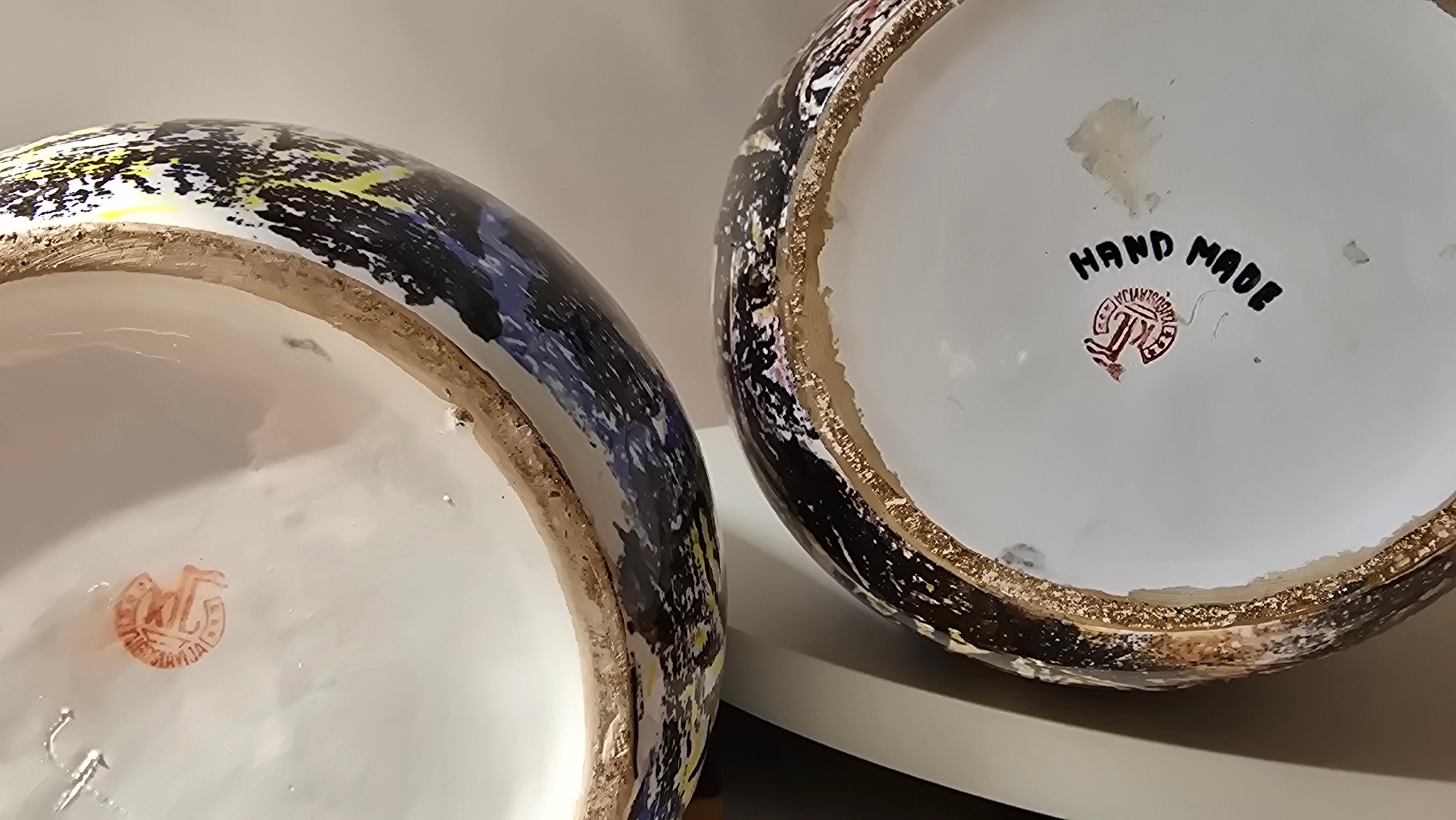 Coppia di grandi vasi in ceramica lavorati a mano, Jugoslavia, anni '60, metà del secolo scorso in vendita 3