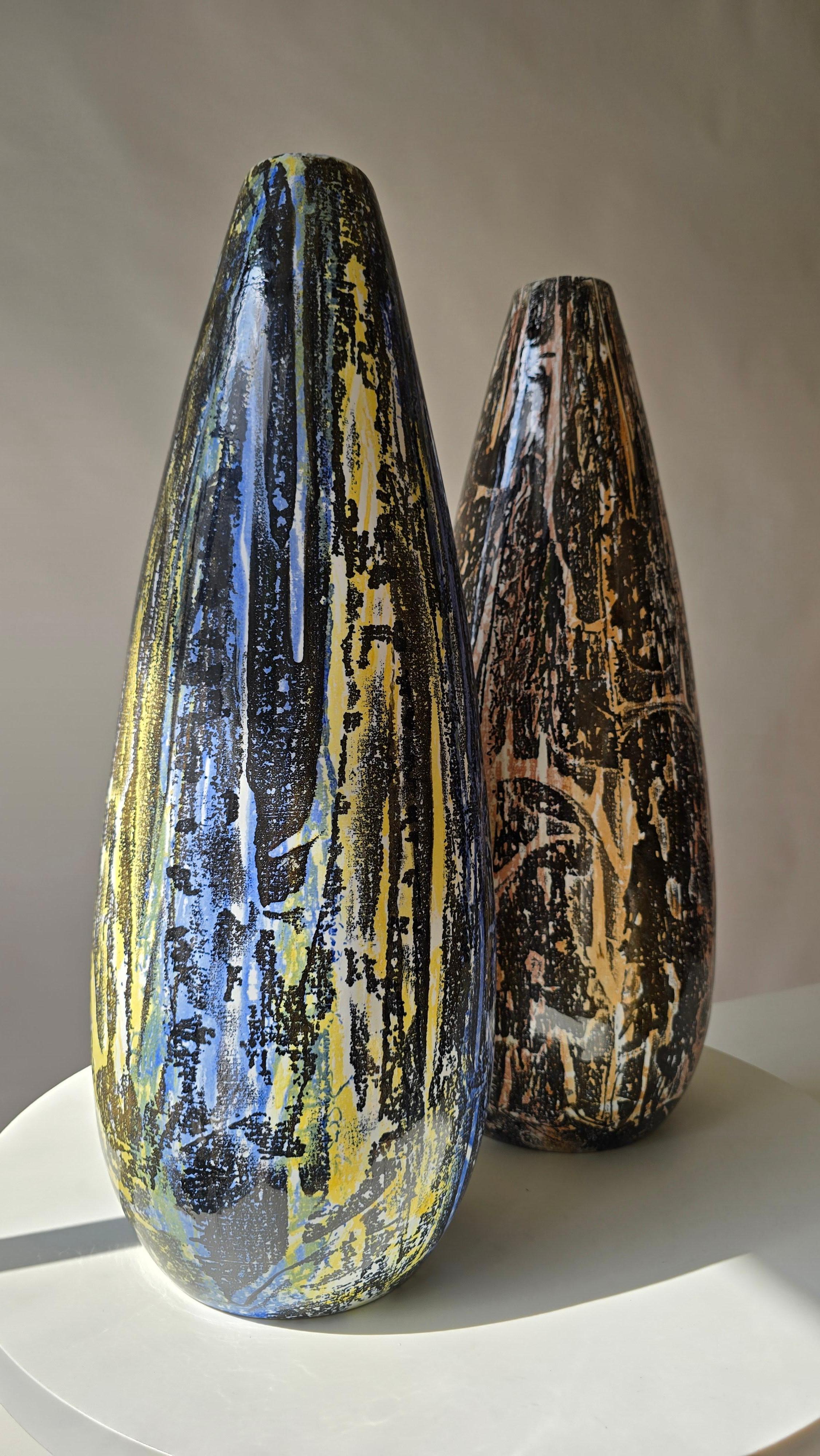 XX secolo Coppia di grandi vasi in ceramica lavorati a mano, Jugoslavia, anni '60, metà del secolo scorso in vendita