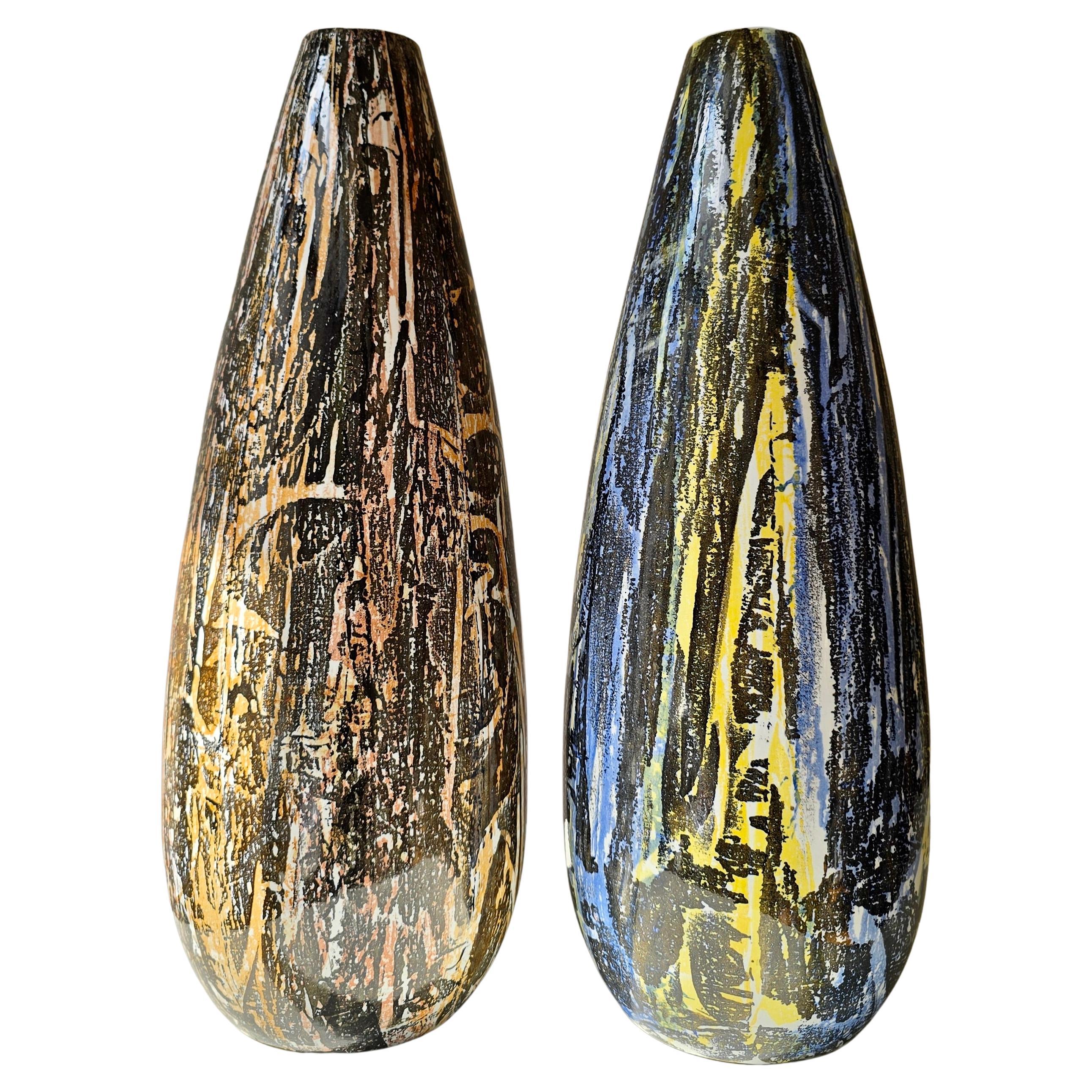 Coppia di grandi vasi in ceramica lavorati a mano, Jugoslavia, anni '60, metà del secolo scorso in vendita