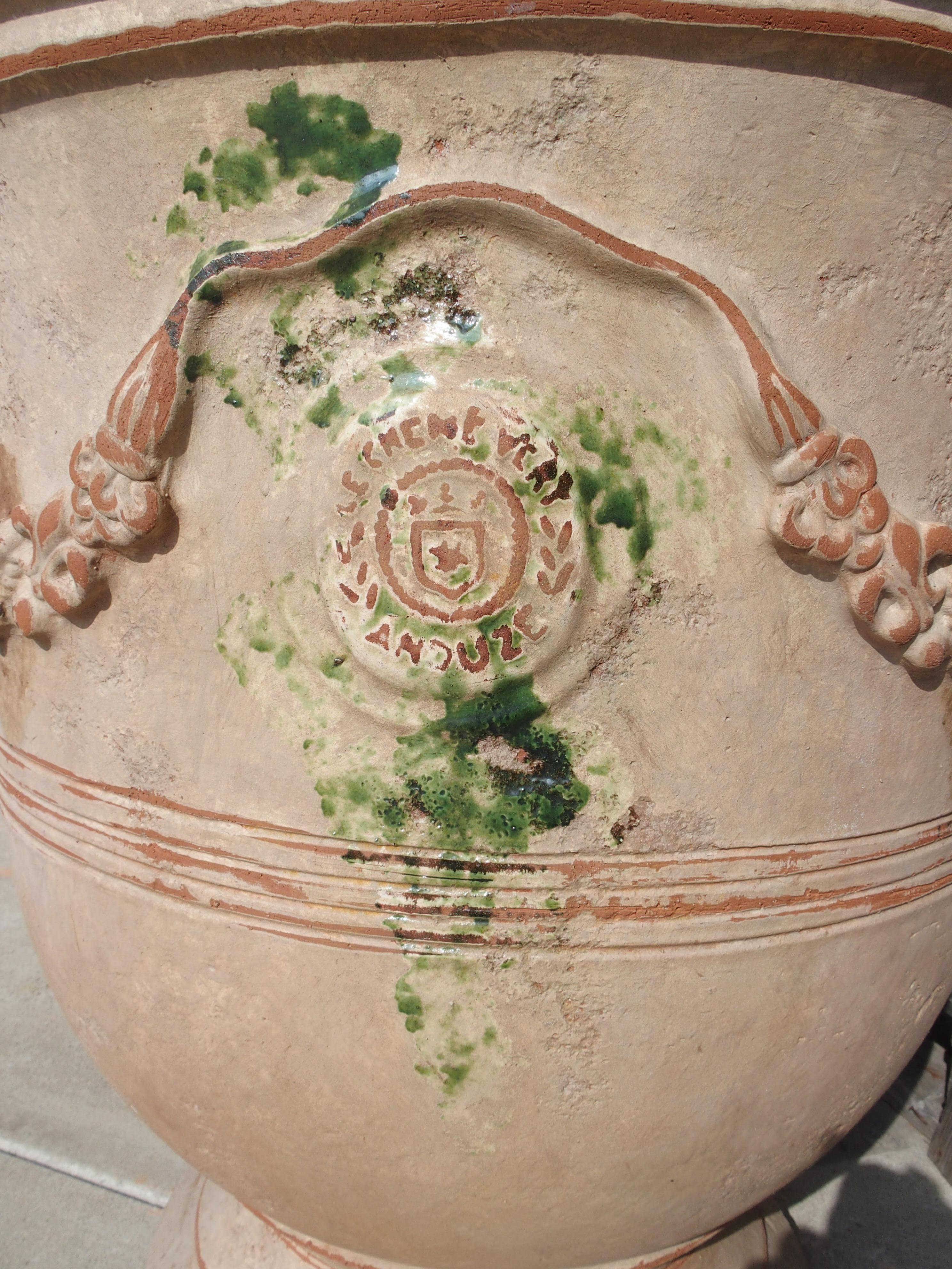 Paar große handgefertigte antike Terrakotta-Pflanzgefäße aus Anduze, Frankreich im Angebot 4