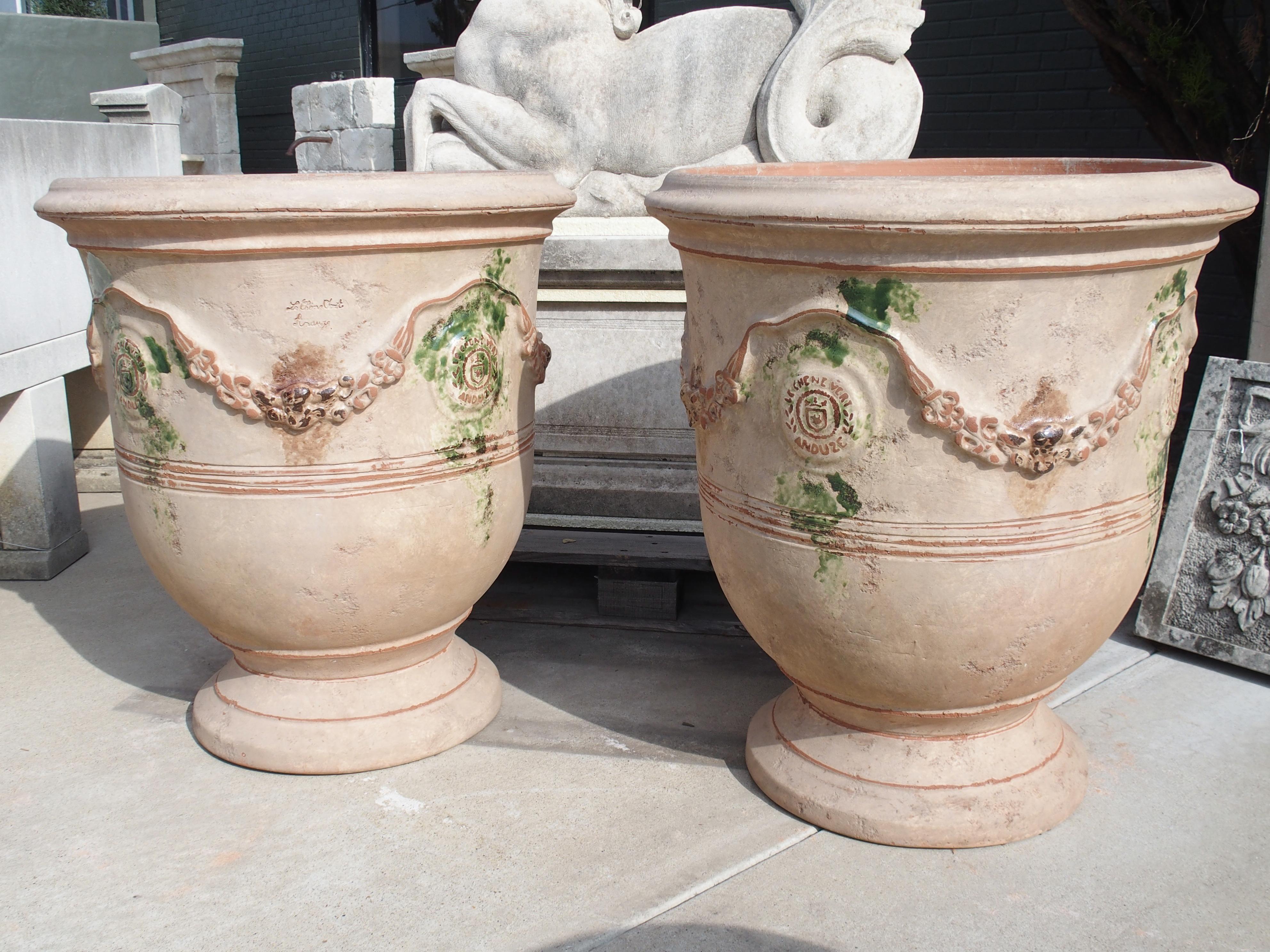 Paar große handgefertigte antike Terrakotta-Pflanzgefäße aus Anduze, Frankreich im Angebot 5