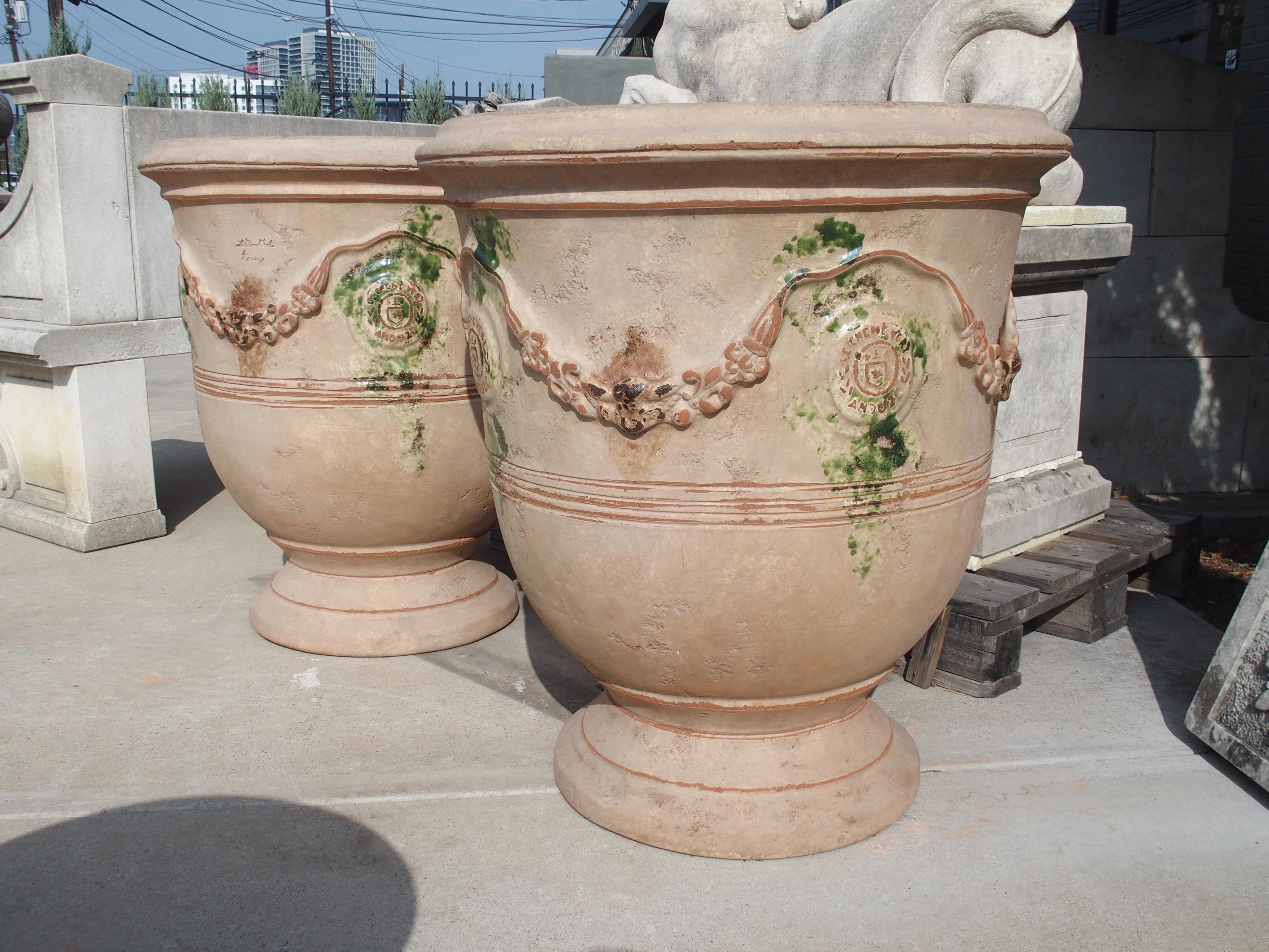 Paar große handgefertigte antike Terrakotta-Pflanzgefäße aus Anduze, Frankreich im Angebot 9