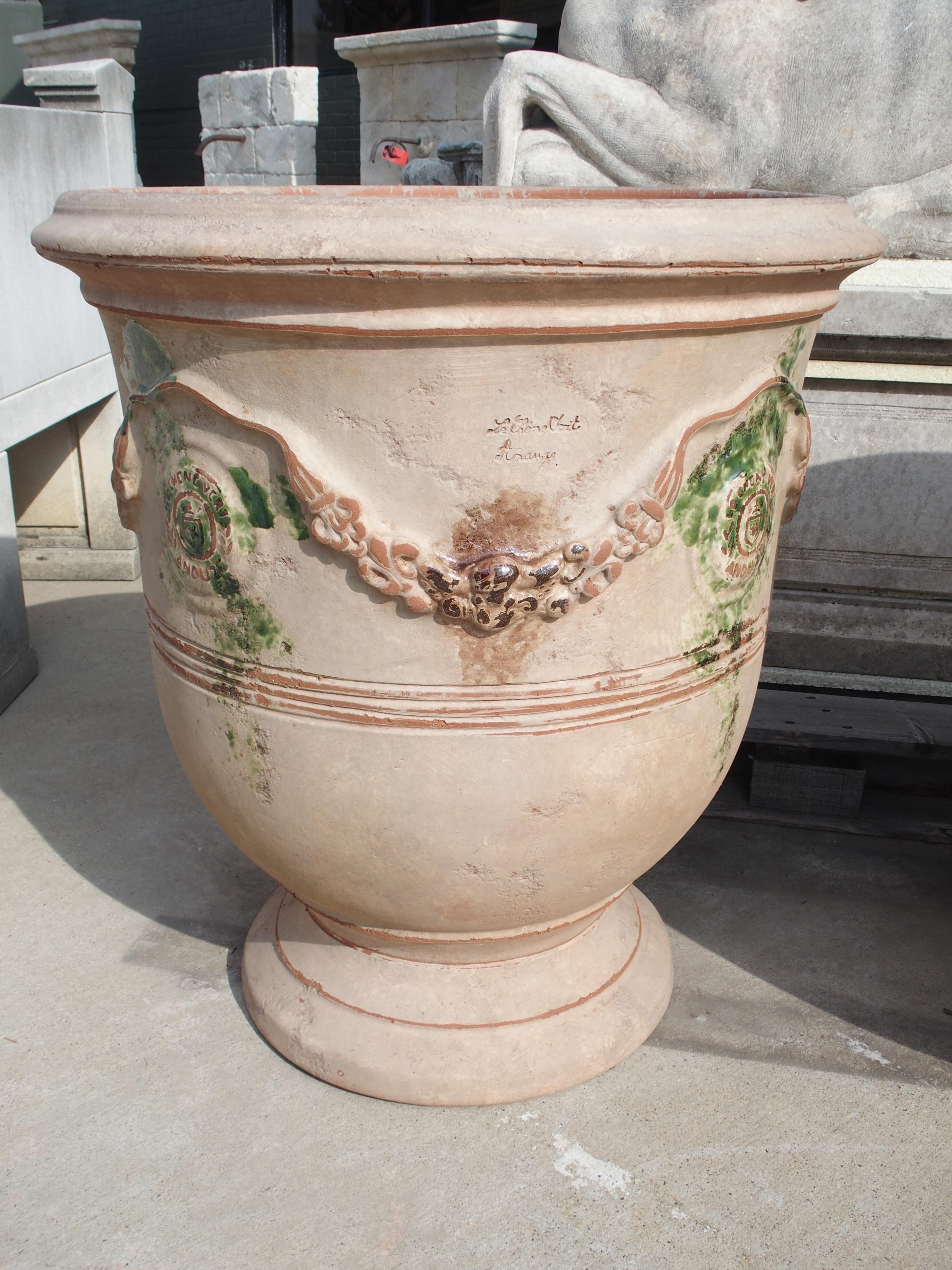 Paar große handgefertigte antike Terrakotta-Pflanzgefäße aus Anduze, Frankreich (Glasiert) im Angebot