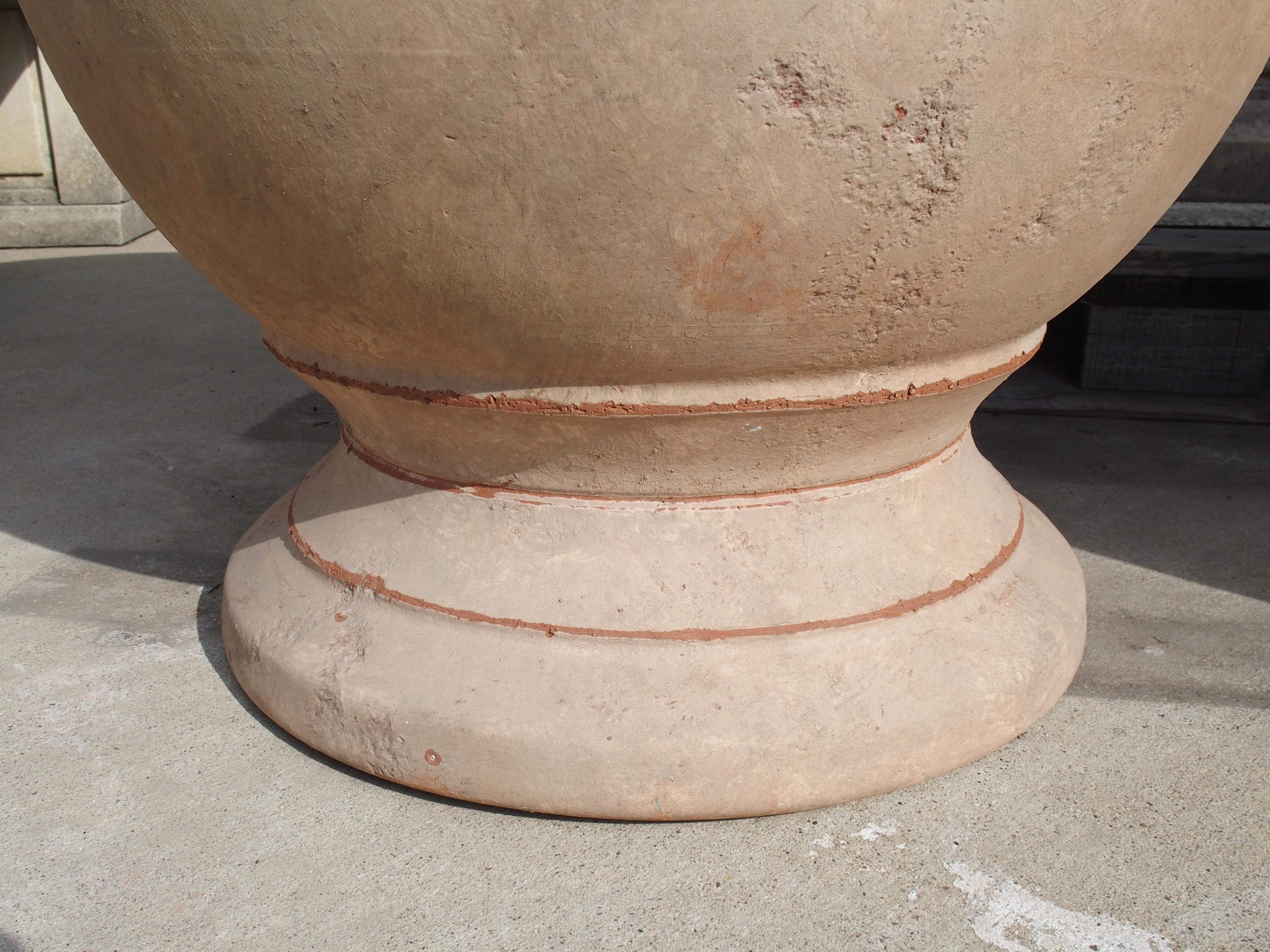 Paar große handgefertigte antike Terrakotta-Pflanzgefäße aus Anduze, Frankreich im Angebot 1