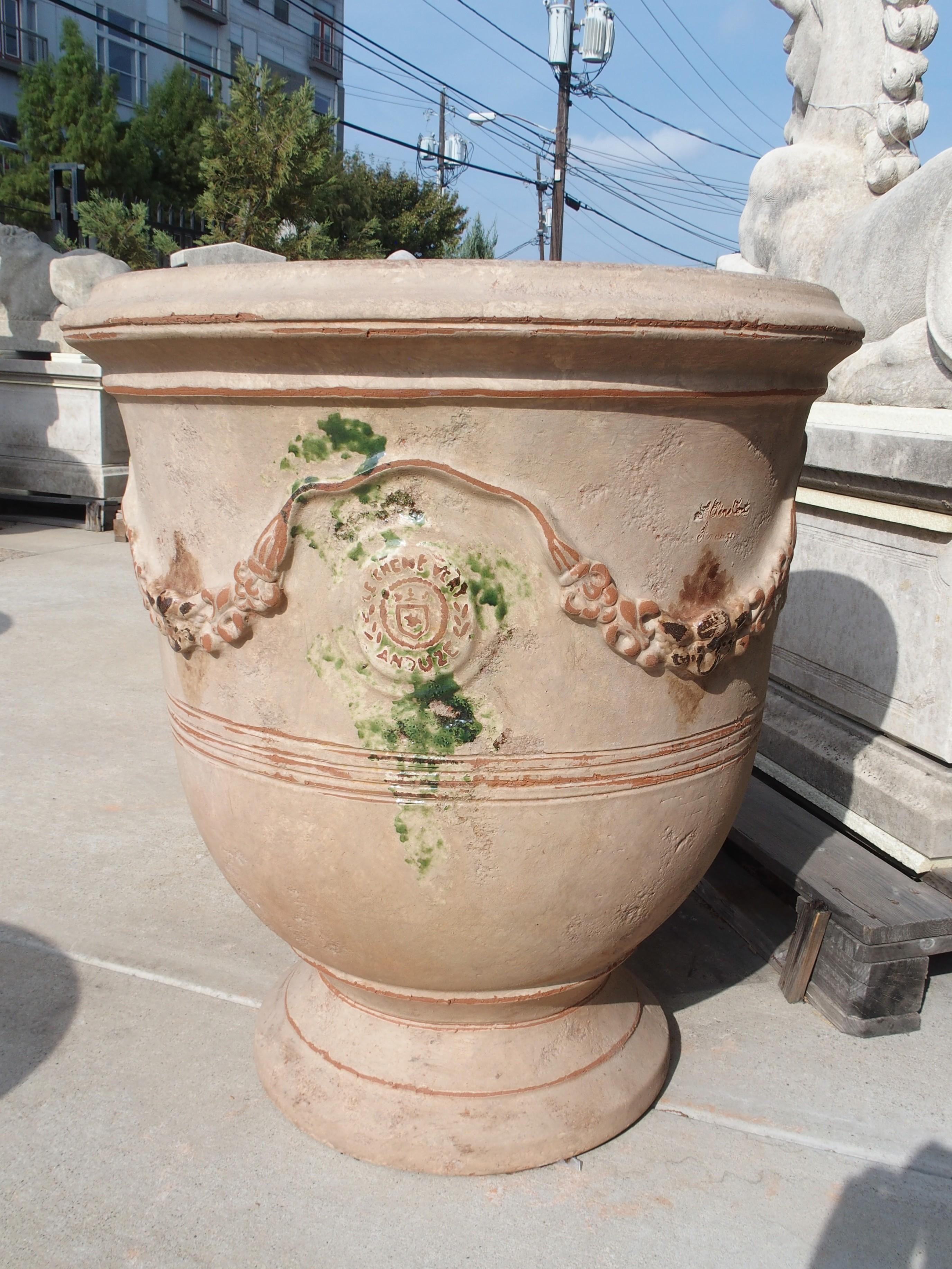 Paar große handgefertigte antike Terrakotta-Pflanzgefäße aus Anduze, Frankreich im Angebot 3