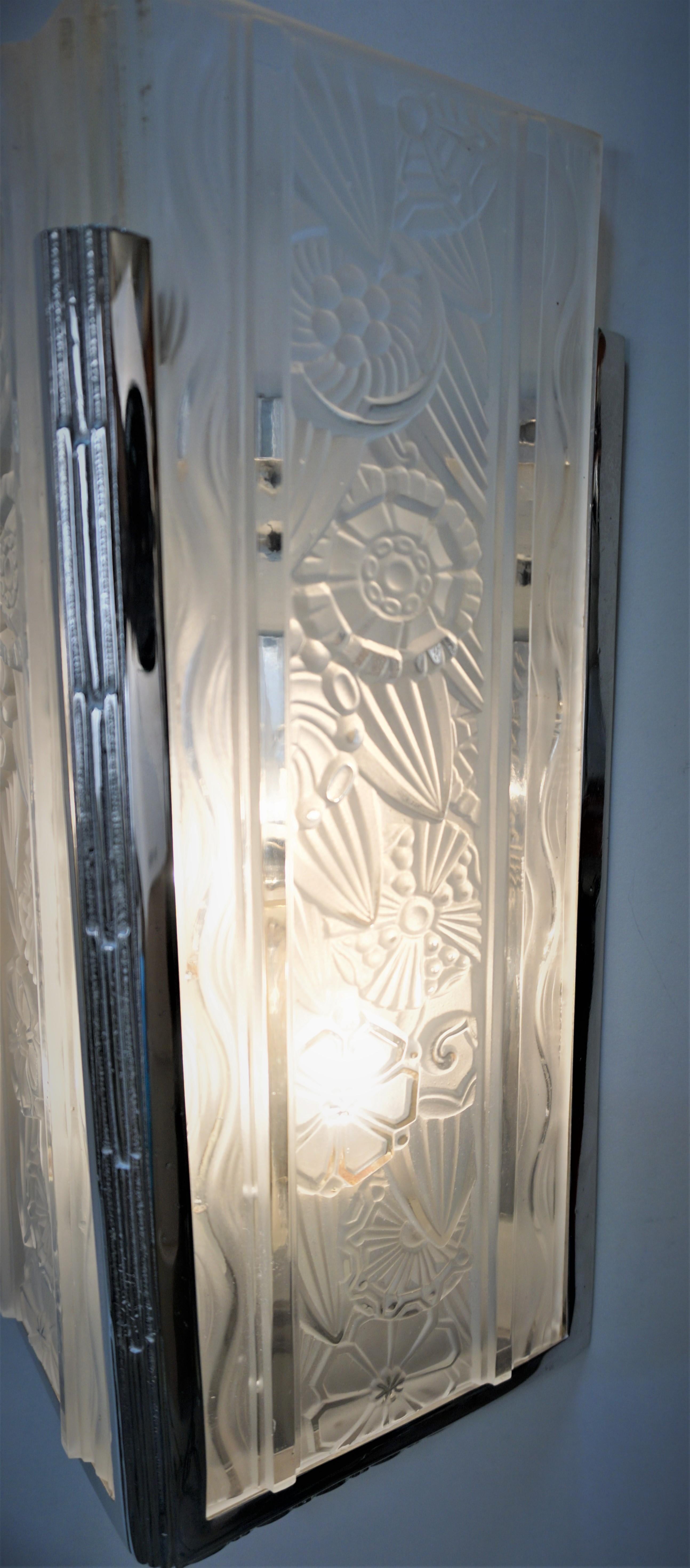 Pair of Large Hettier & Vincent Art Deco Wall Sconces In Good Condition In Fairfax, VA