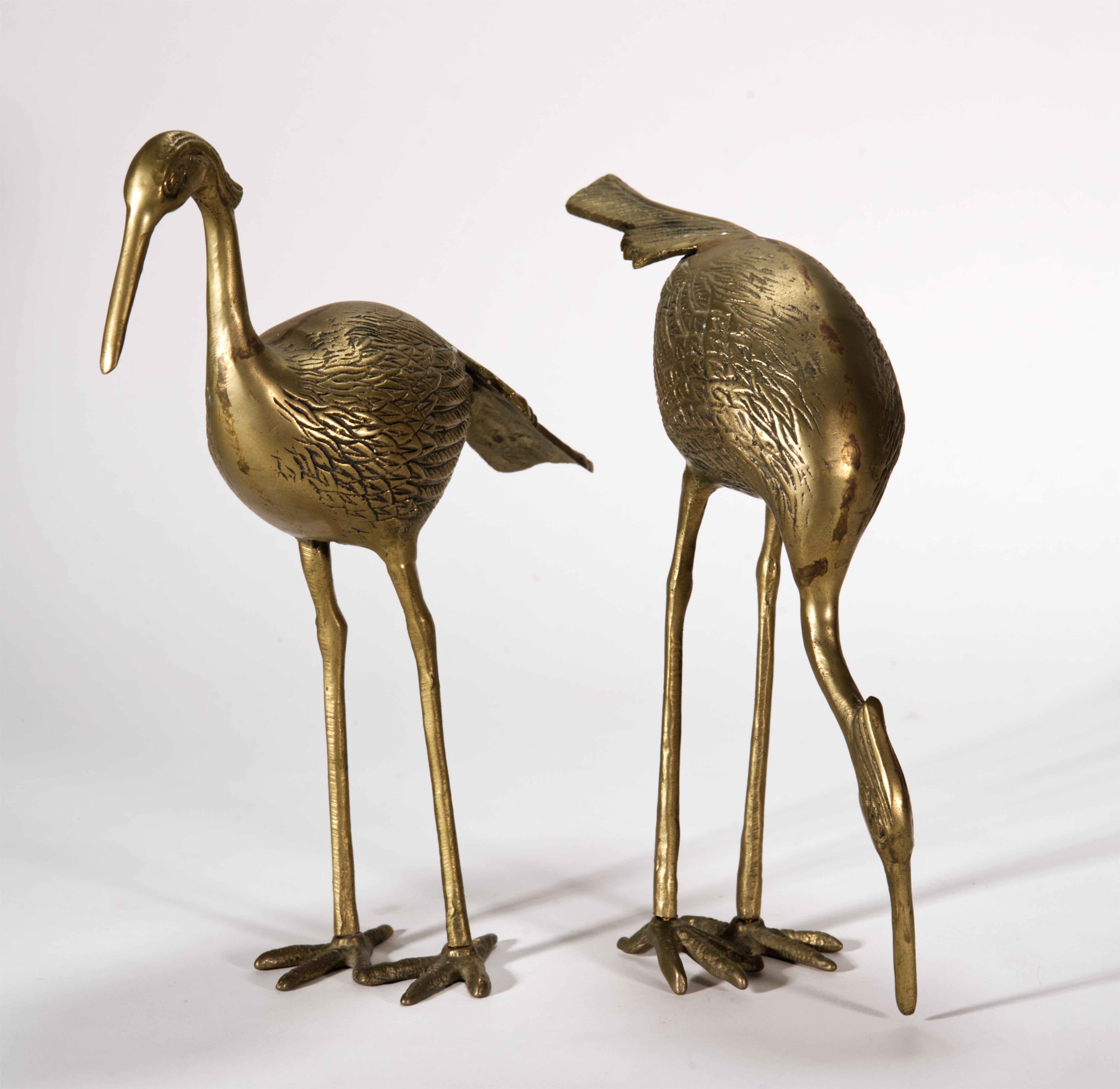 Mid-Century moderno Coppia di grandi sculture di uccelli gru asiatici in ottone Hollywood Regency 1960s in vendita