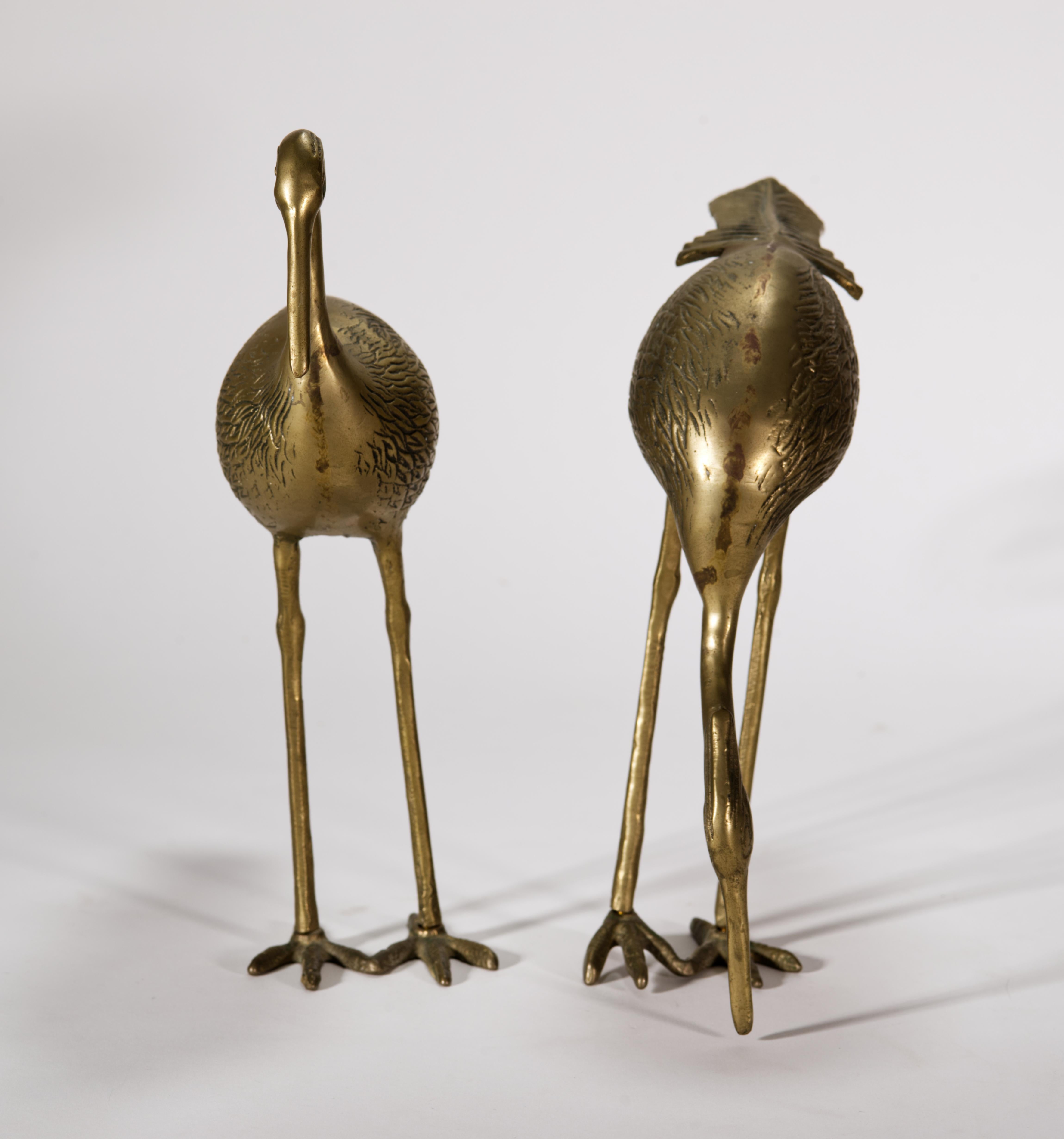 Calco Coppia di grandi sculture di uccelli gru asiatici in ottone Hollywood Regency 1960s in vendita