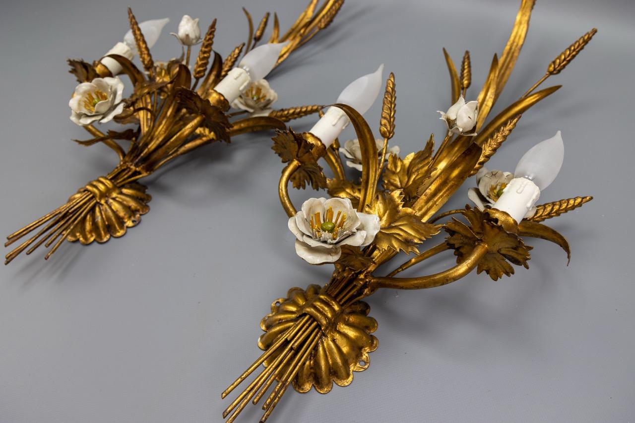 Pair of Large Hollywood Regency Gilt Metal Wheat and White Flower Sconces, 1970s For Sale 10