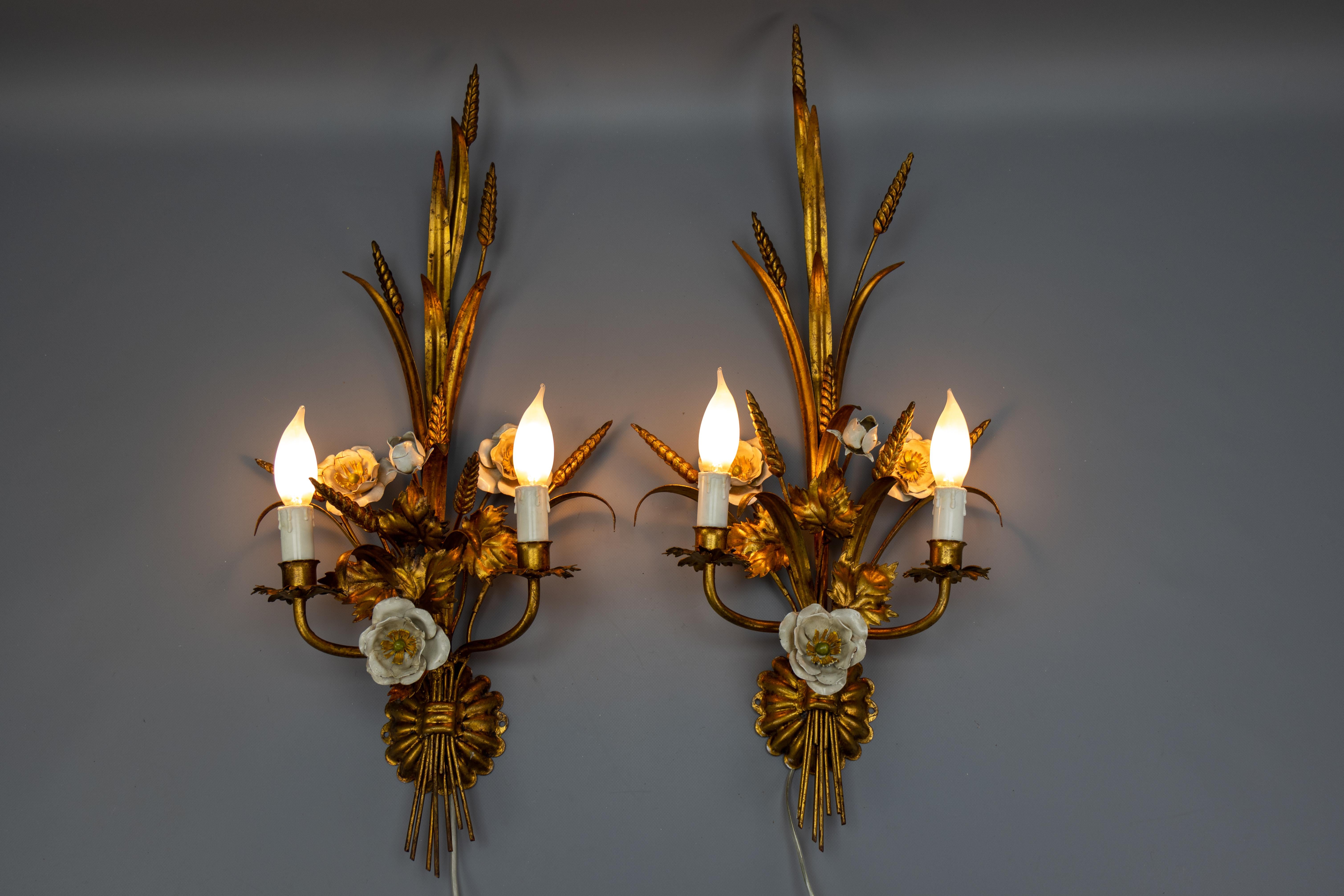 Italian Pair of Large Hollywood Regency Gilt Metal Wheat and White Flower Sconces, 1970s For Sale
