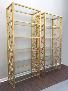 Paar große Hollywood-Regency-Etageres mit Goldkette