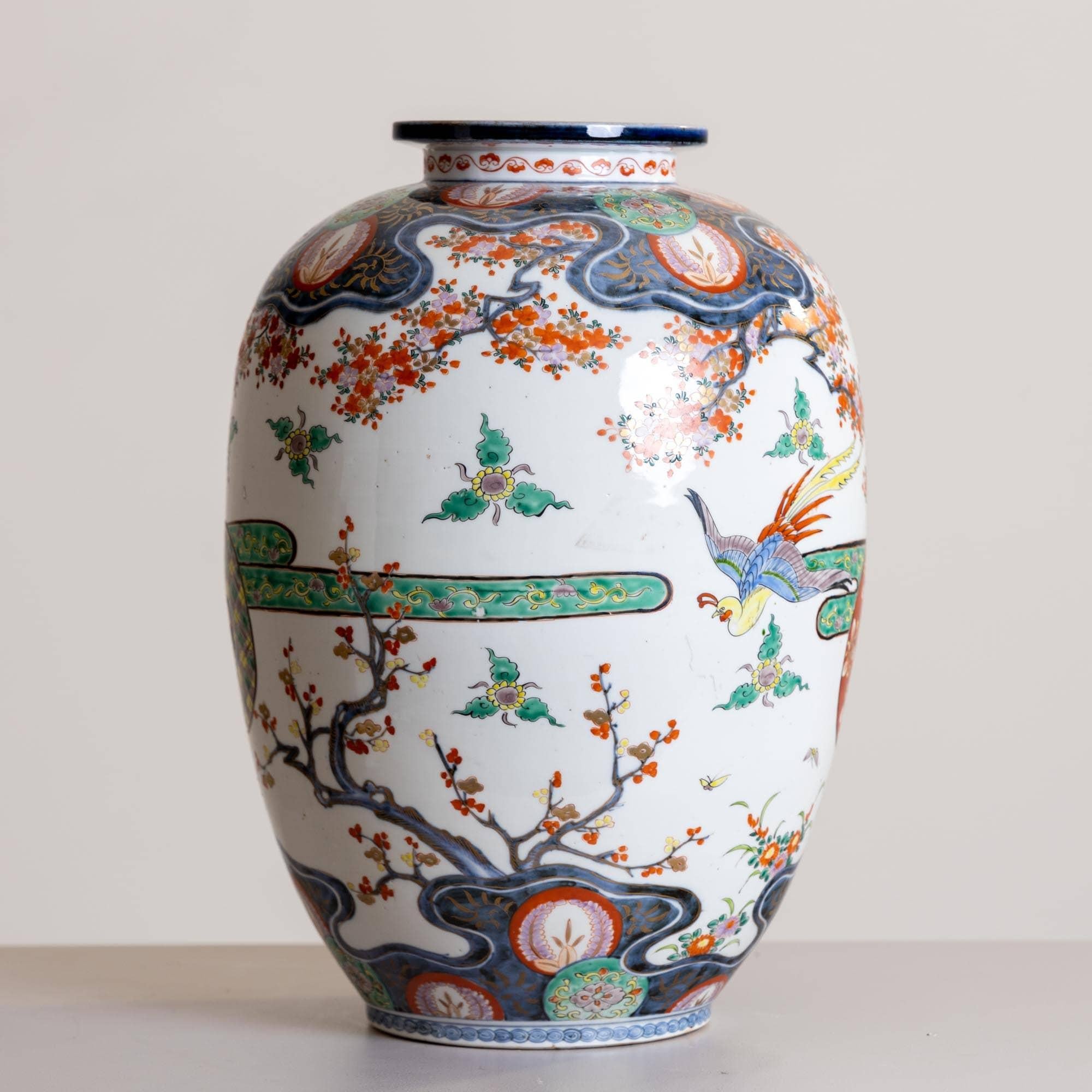 Pair of large Imari Porcelain Vases, Japan, Late 19th 20th Century For Sale 5