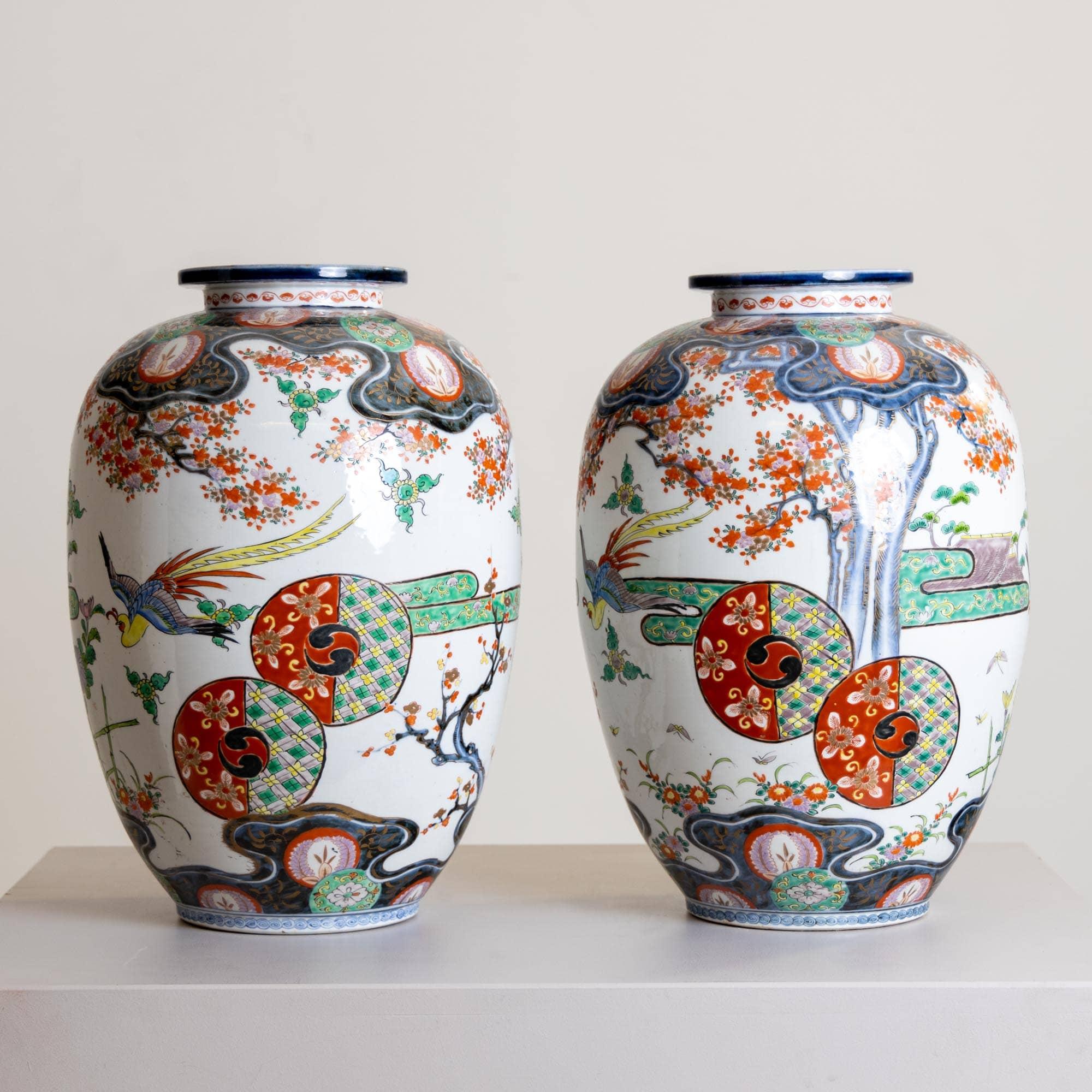 Pair of large Imari Porcelain Vases, Japan, Late 19th 20th Century For Sale 4