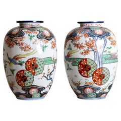 Pareja de grandes jarrones de Imari Porcelain, Japón, Finales del siglo XIX XX