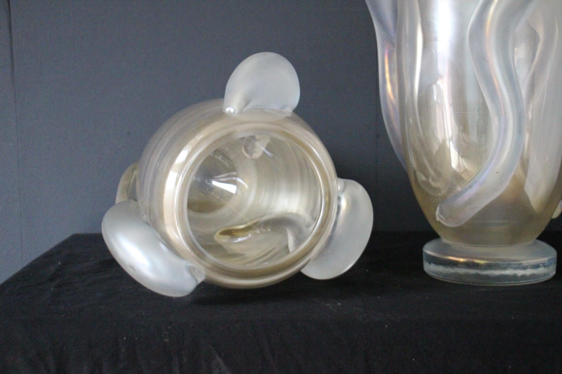Pair of Large Iridescent Pearly Murano Glass Vases by Costantini For Sale 7