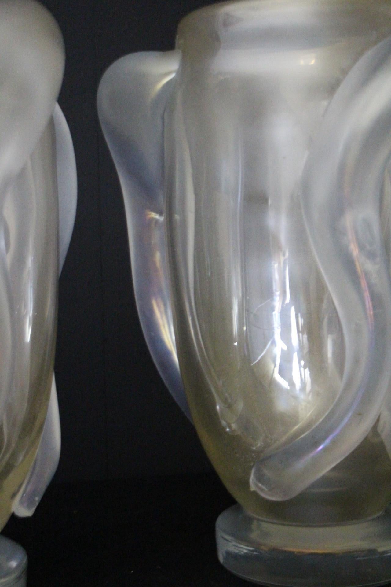 Pair of Large Iridescent Pearly Murano Glass Vases by Costantini For Sale 1