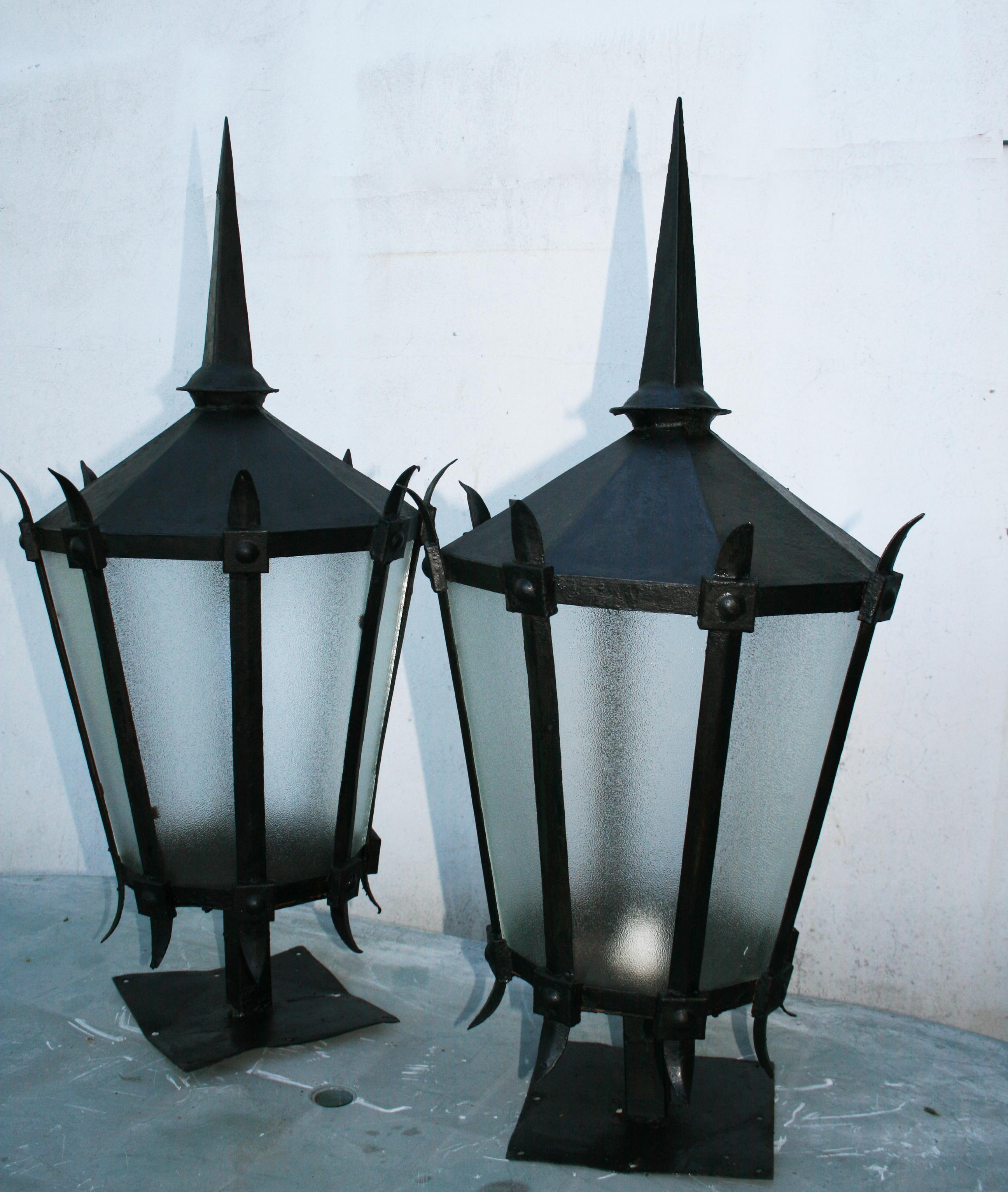 Large Lanterns for Gate Post or Wall Bracket, Late 19th or Early 20th Century For Sale 7