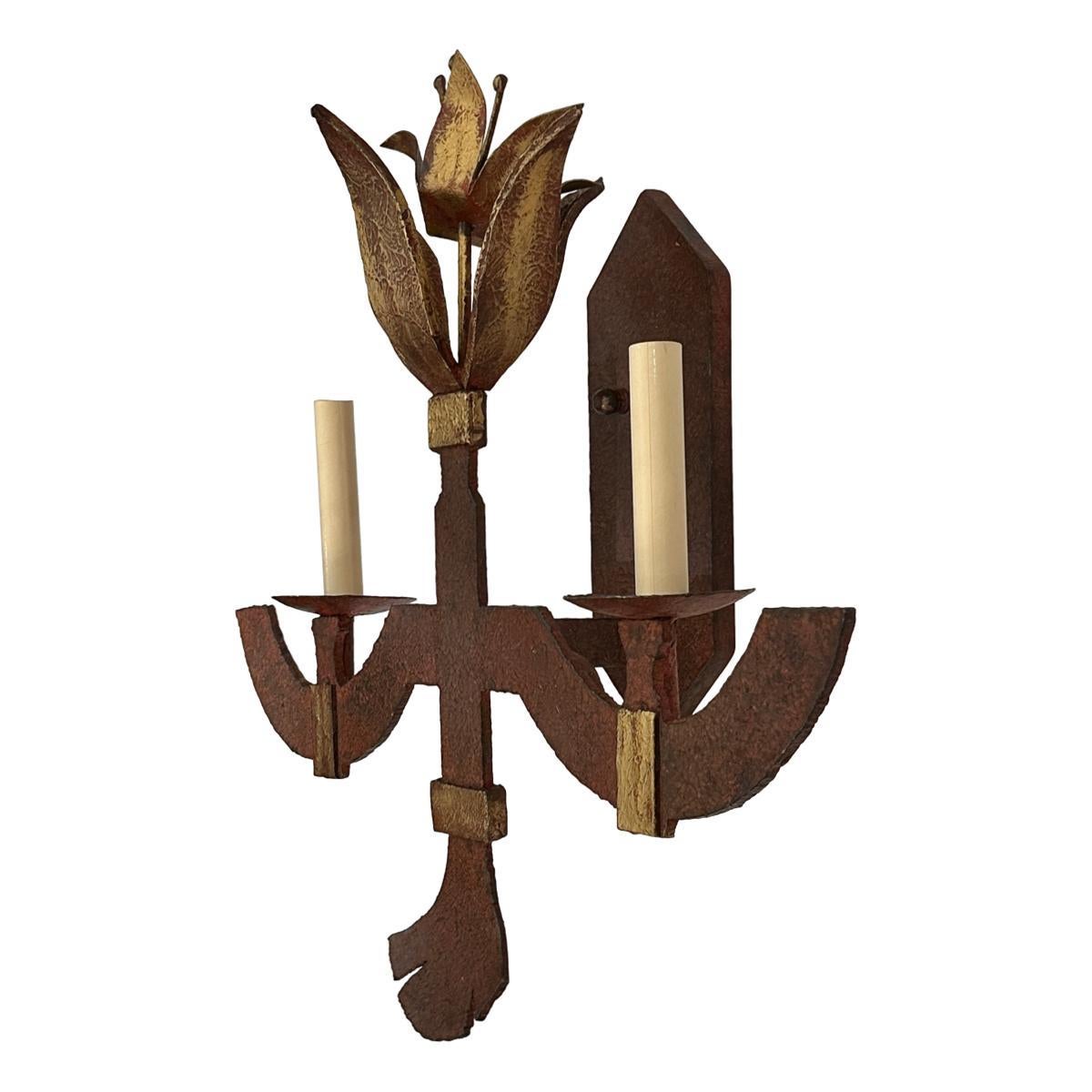 Pareja de grandes candelabros de hierro Hierro en venta