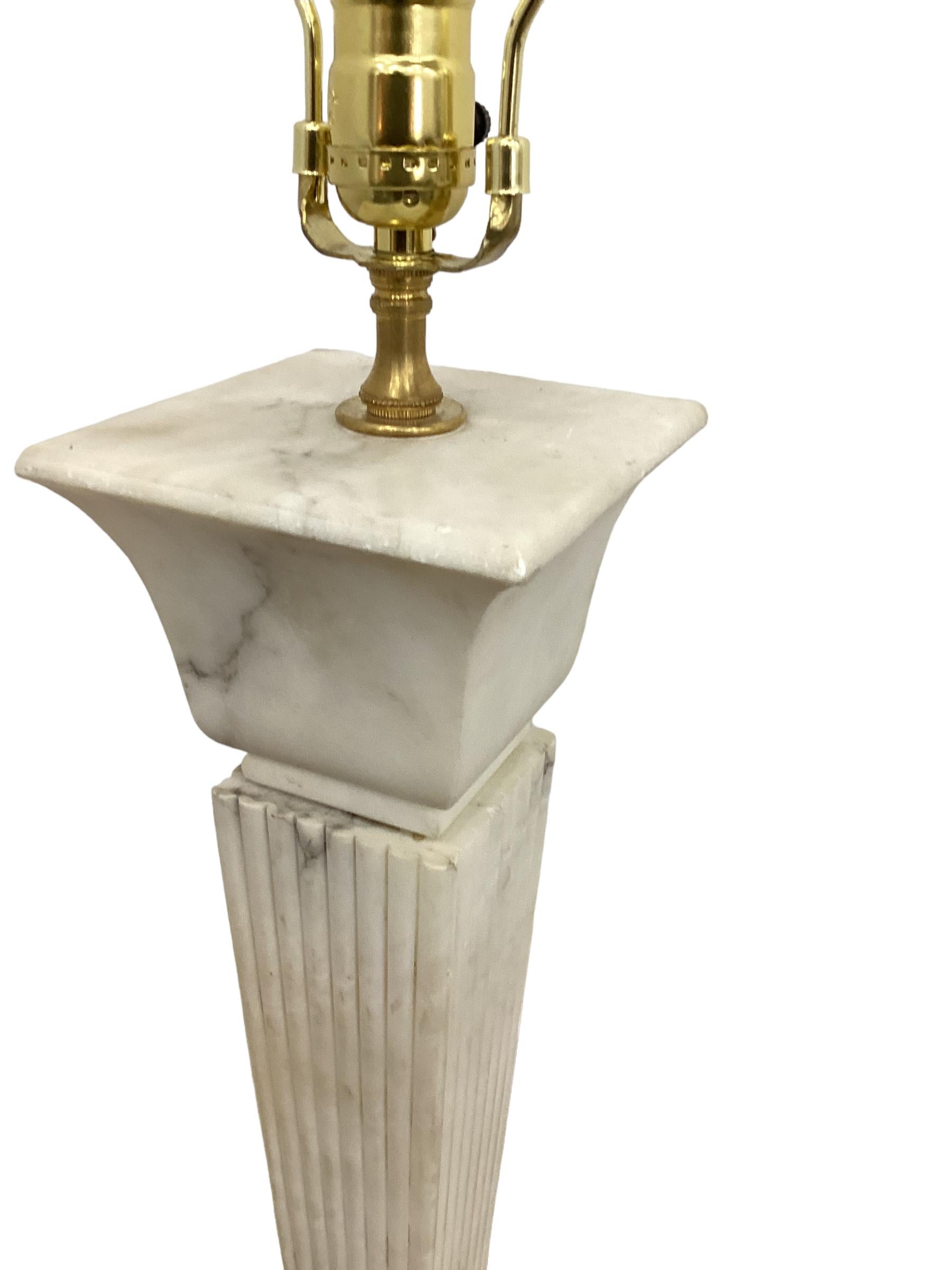Pair of Large Italian Art Deco Alabaster Reeded Column Lamps  For Sale 3