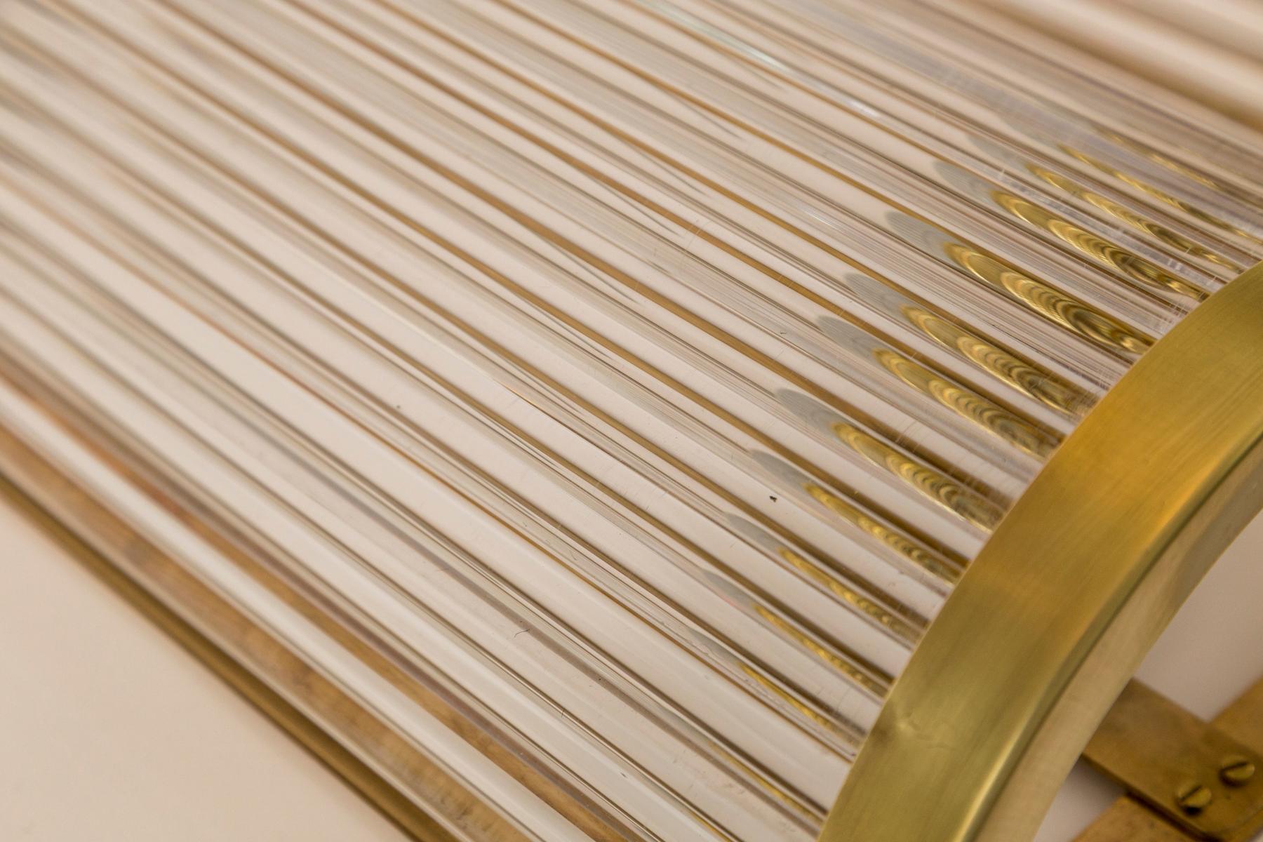 Art Déco Coppia di grandi lampade da parete in ottone italiano in stile Venini, contemporanee, certificate UL in vendita