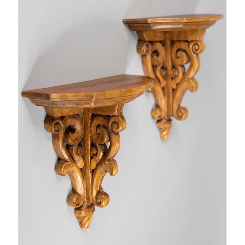 20th Century Pair of Large Italian Carved Oak Wall Brackets Shelves