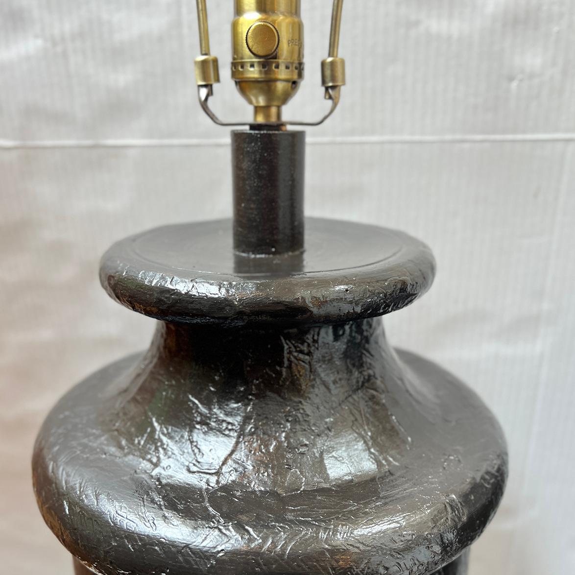 Sculpté Paire de grandes lampes italiennes en céramique en vente